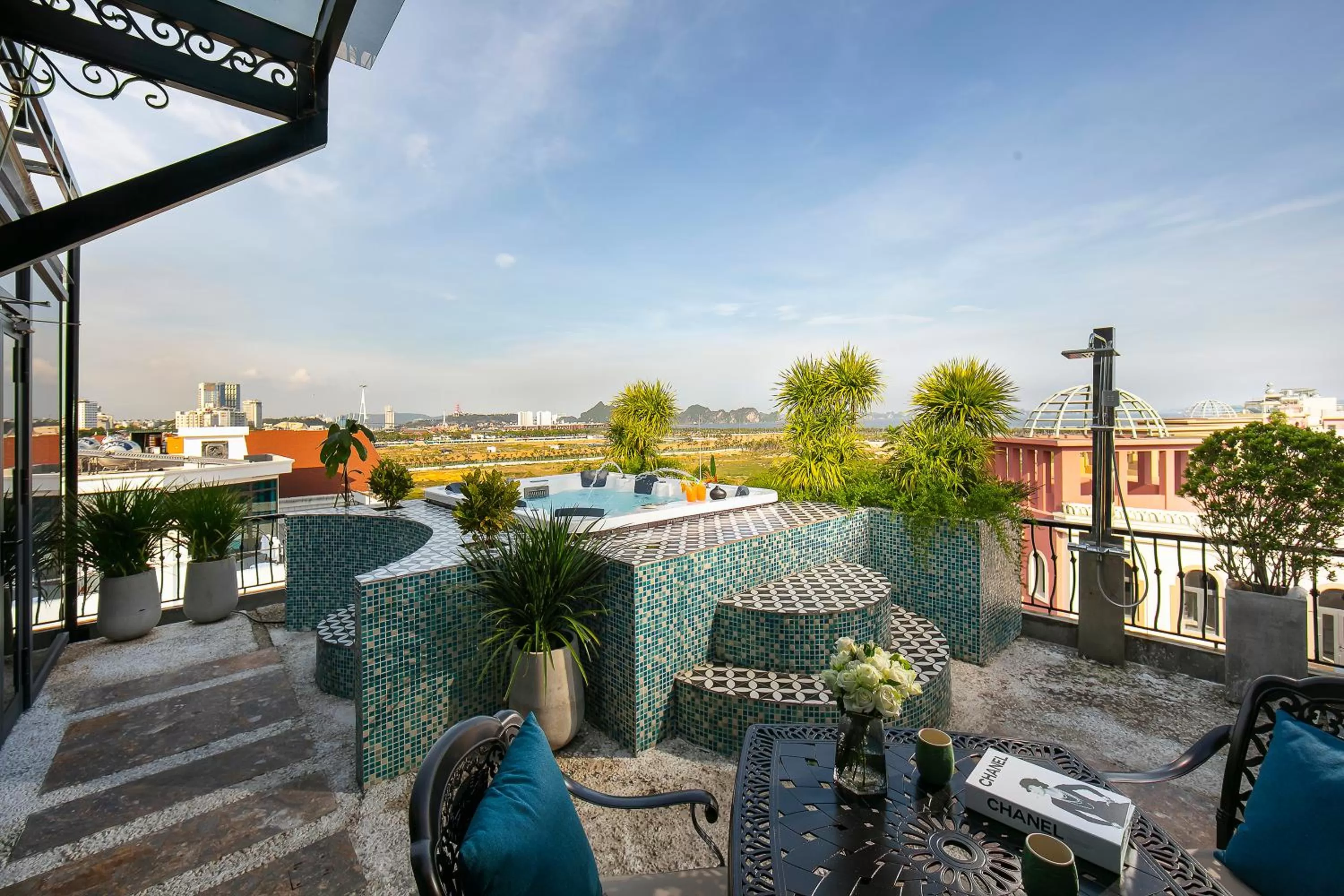 Neighbourhood in The Exquisite HaLong Hotel