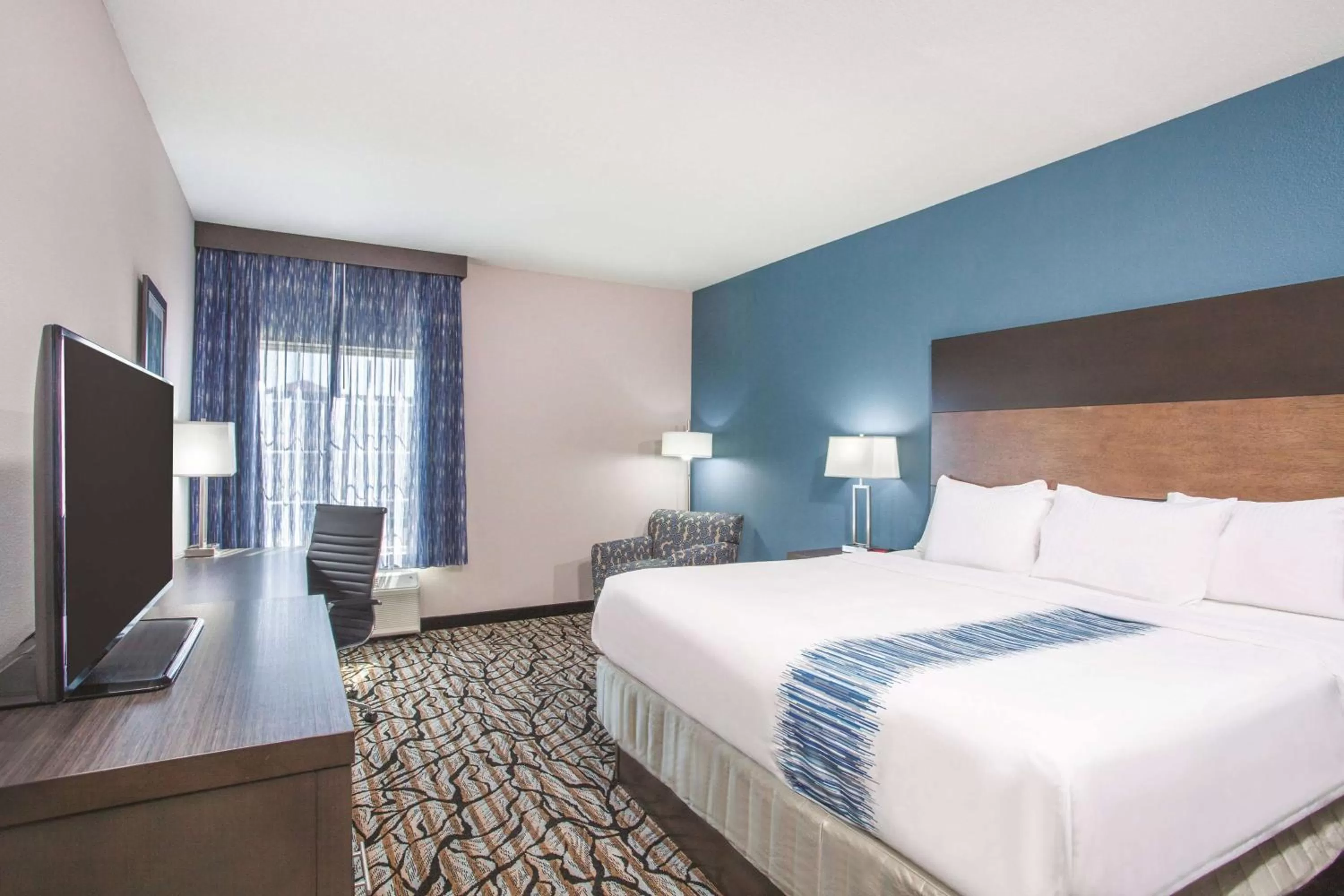 Photo of the whole room, Bed in La Quinta by Wyndham Cullman