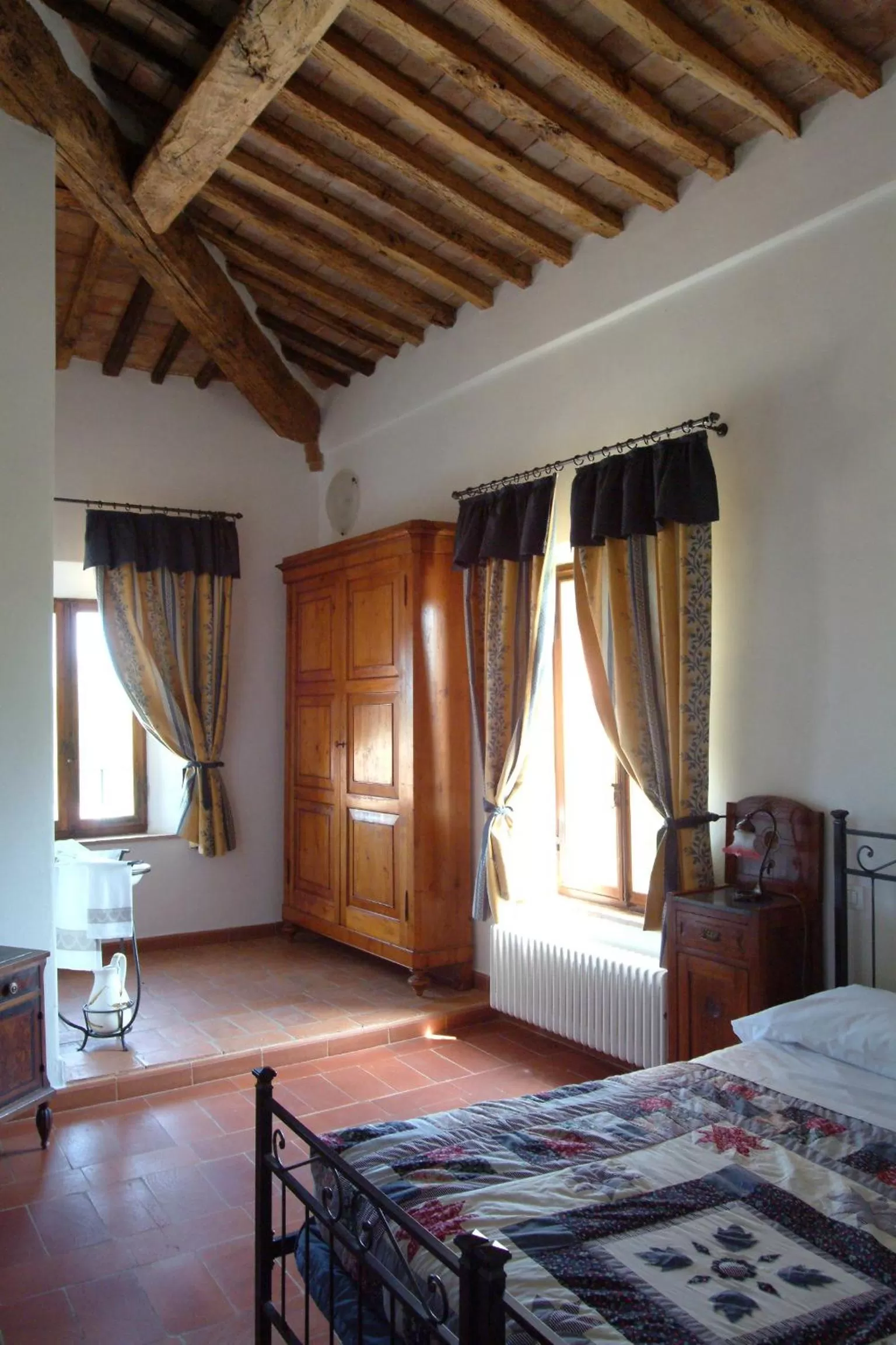 Decorative detail, Bed in Il Canto del Sole