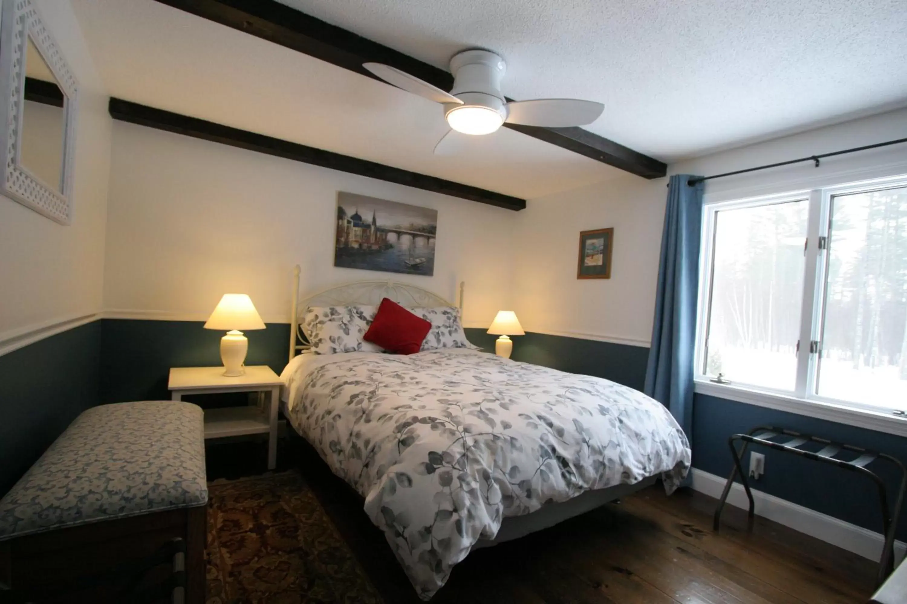 Standard Queen Room in Old Saco Inn Standard Queen Room in Old Saco Inn