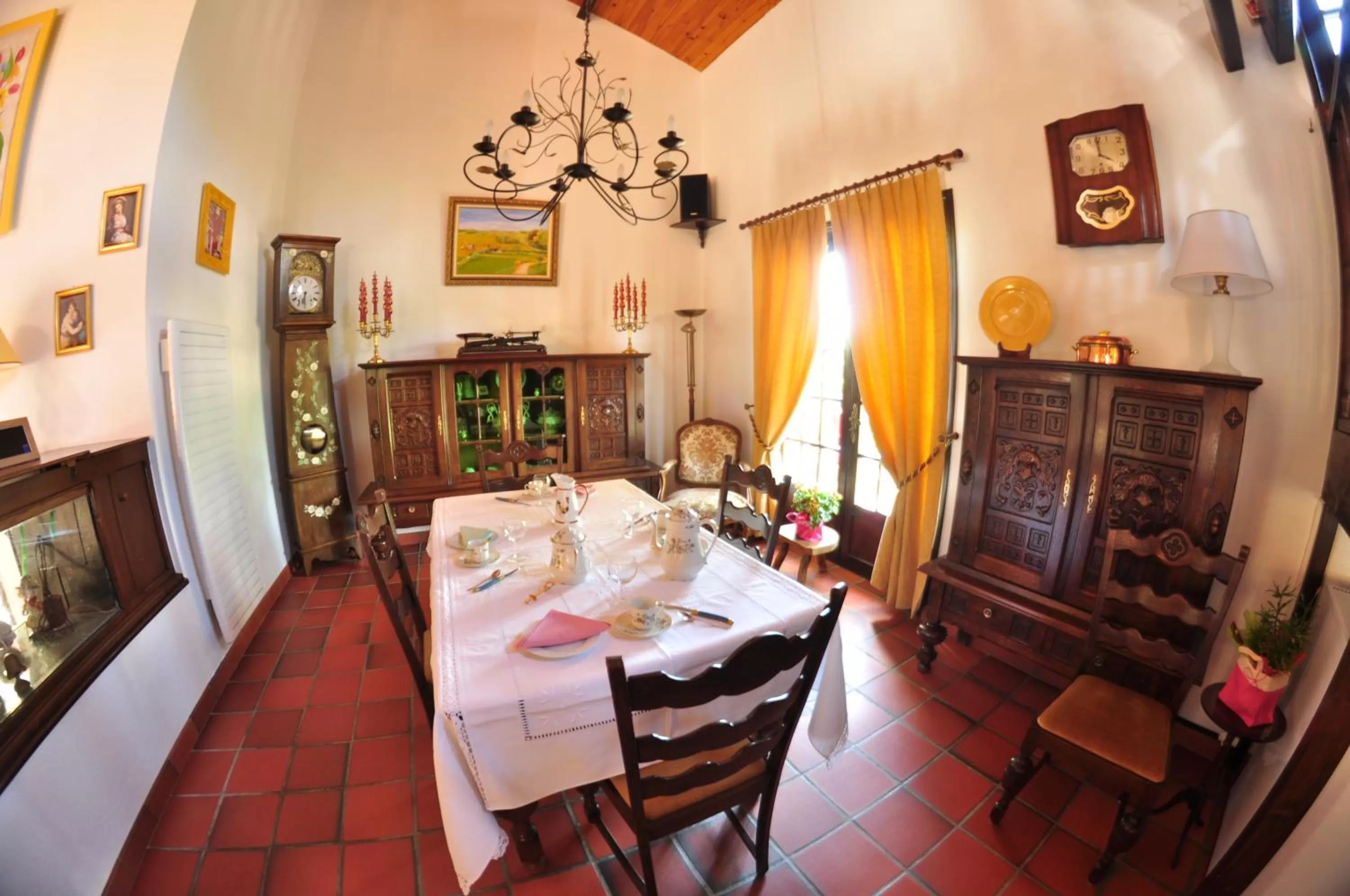 Restaurant/places to eat in Hôtel-Logis La Coraline