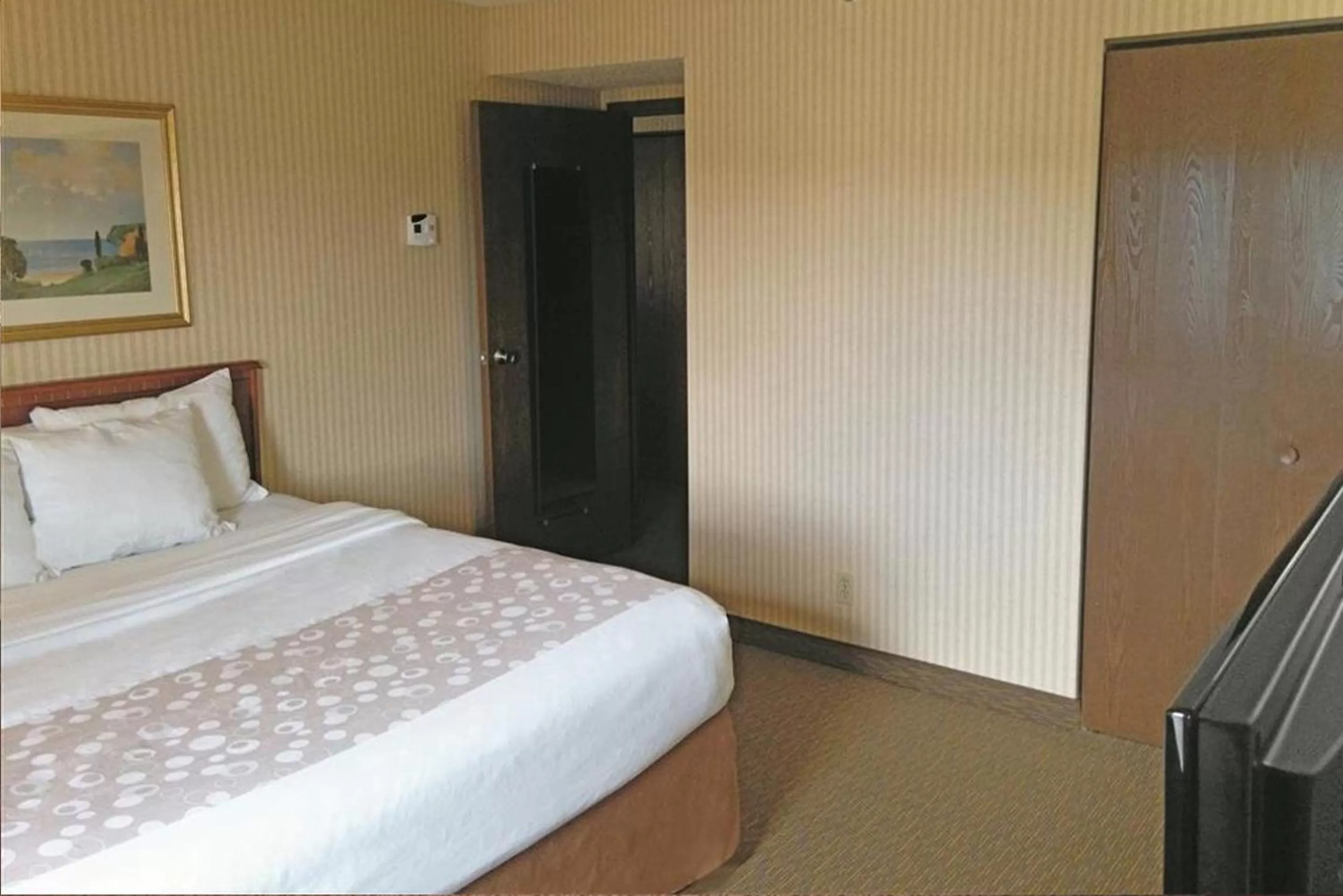 Bedroom, Bed in La Quinta Inn by Wyndham Detroit Southgate