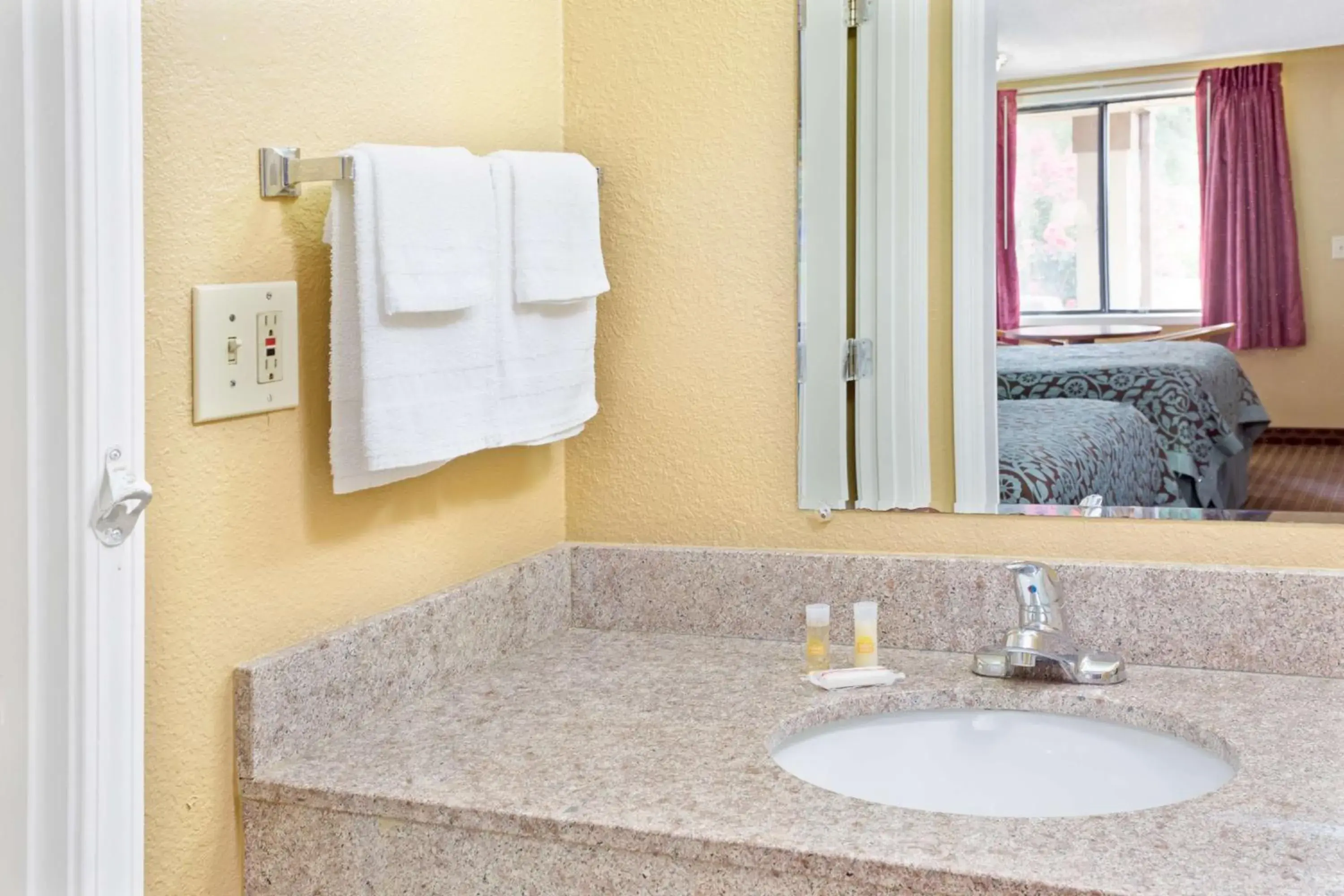 Double Room with Two Double Beds - Non-Smoking in Days Inn by Wyndham Lawrenceville Double Room with Two Double Beds - Non-Smoking in Days Inn by Wyndham Lawrenceville