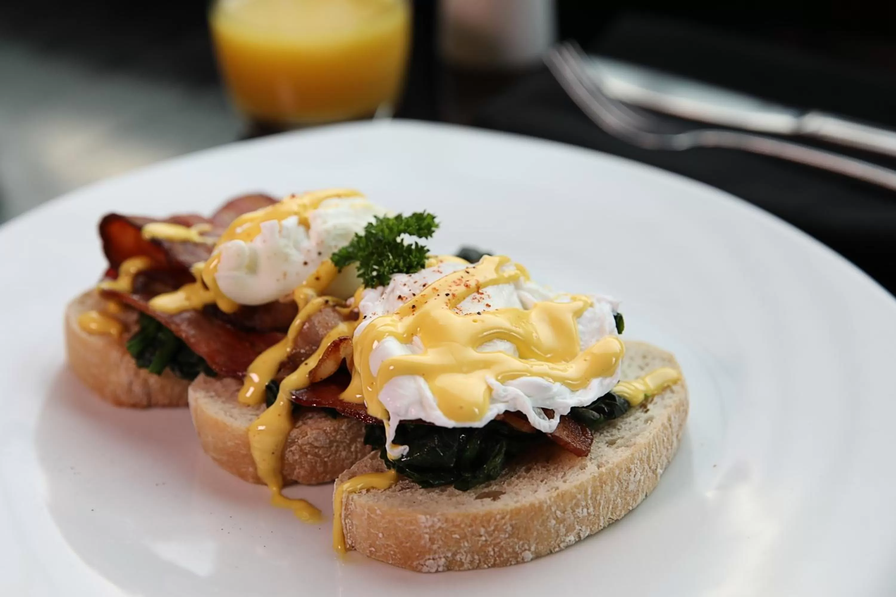 Restaurant/places to eat in Kelvin Hotel