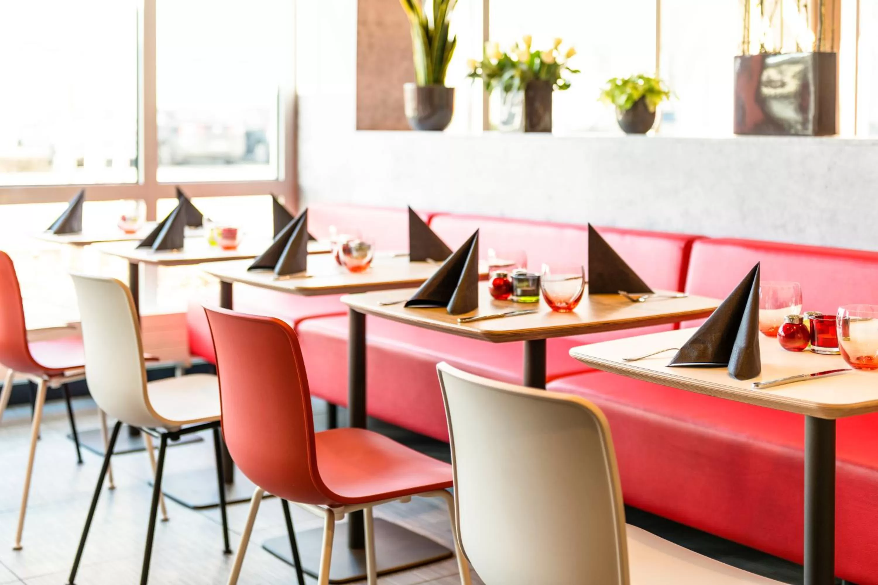 Restaurant/places to eat in ibis Hotel München Garching