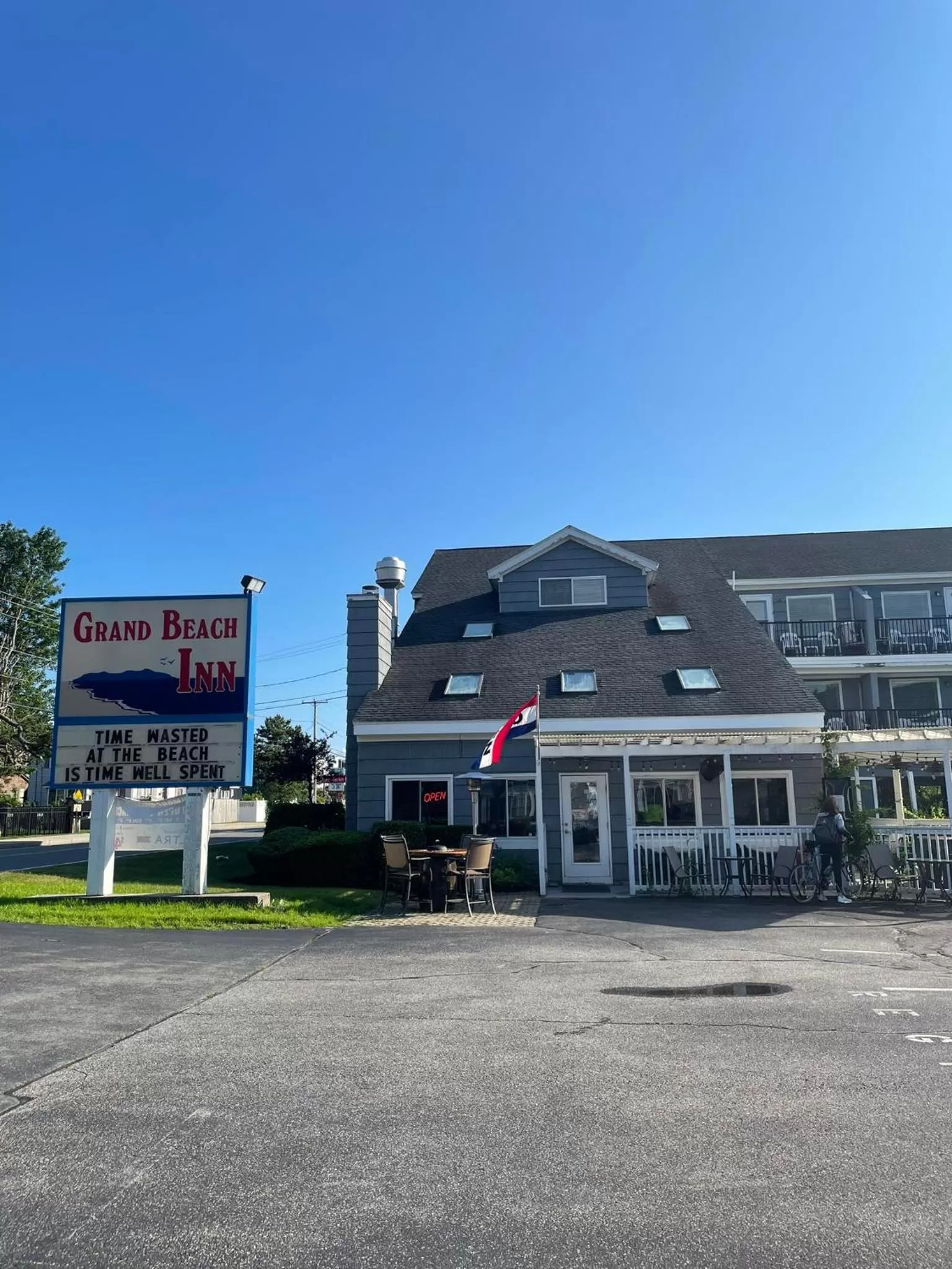 The Grand Beach Inn