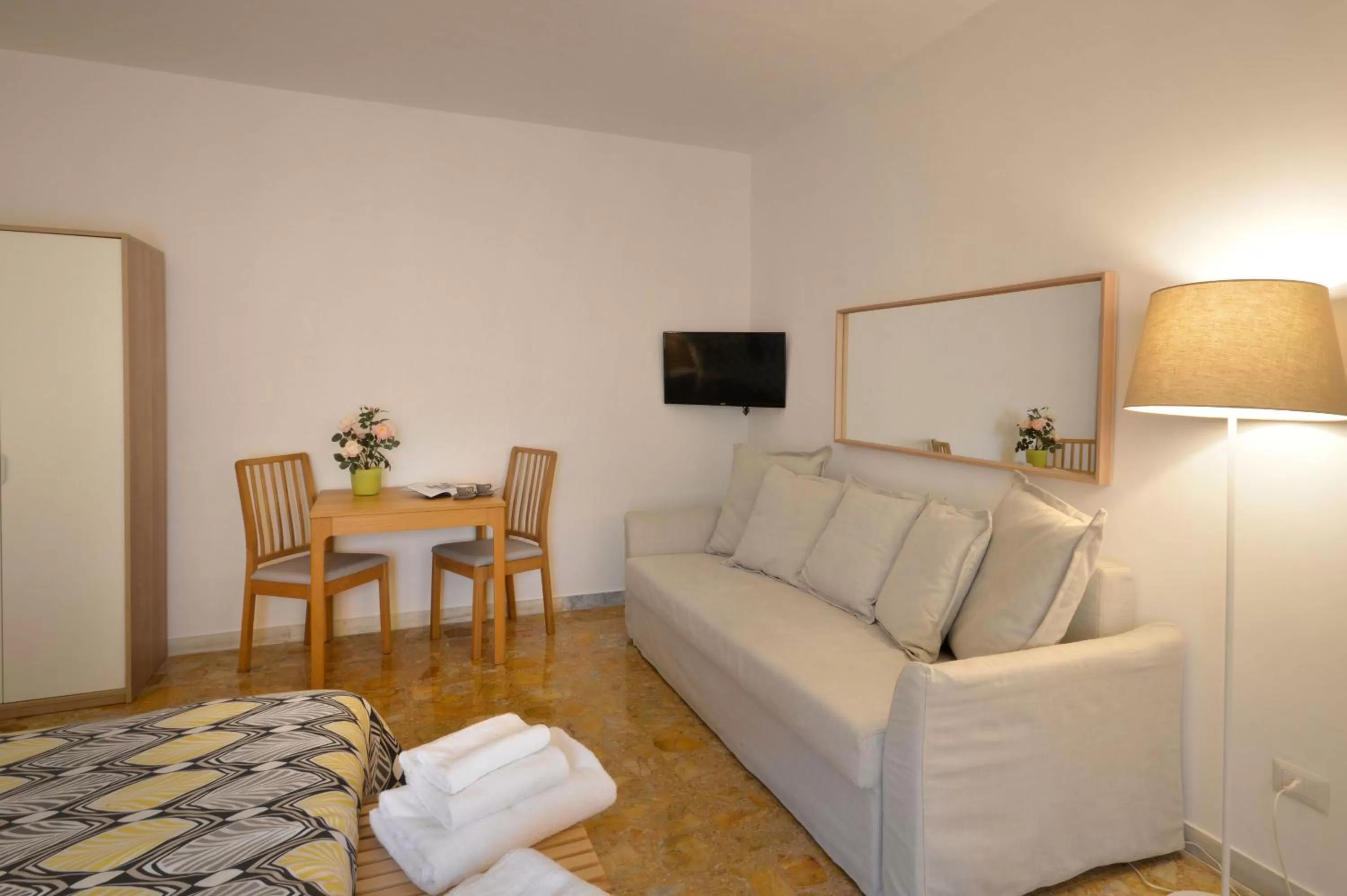 Photo of the whole room, Bed in La Locanda Dell'Arte-Museo