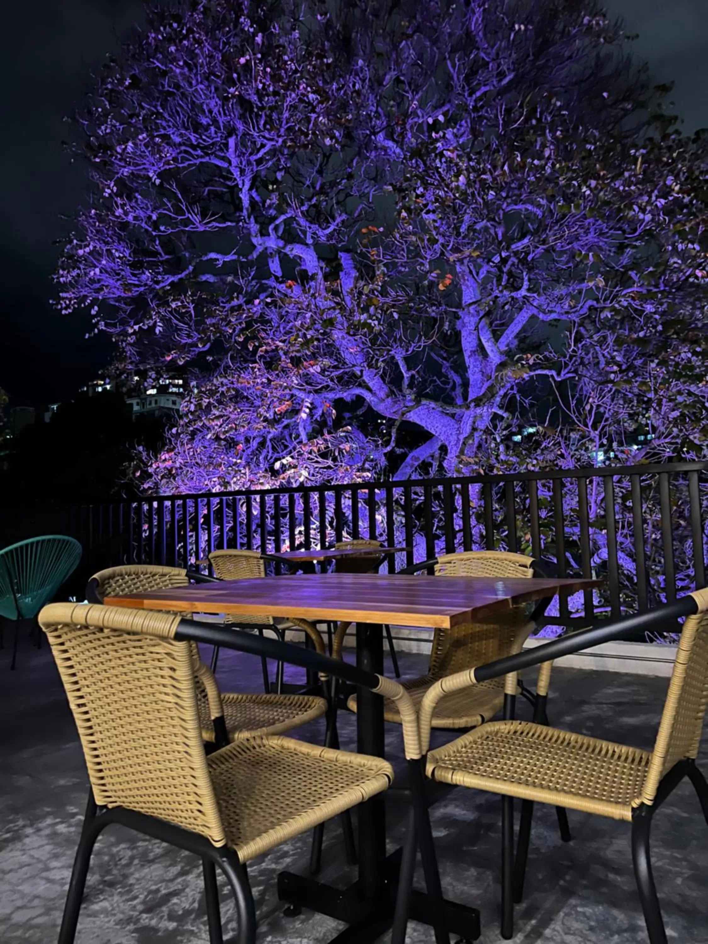 Night in HOTEL 9.5 SAN FERNANDO