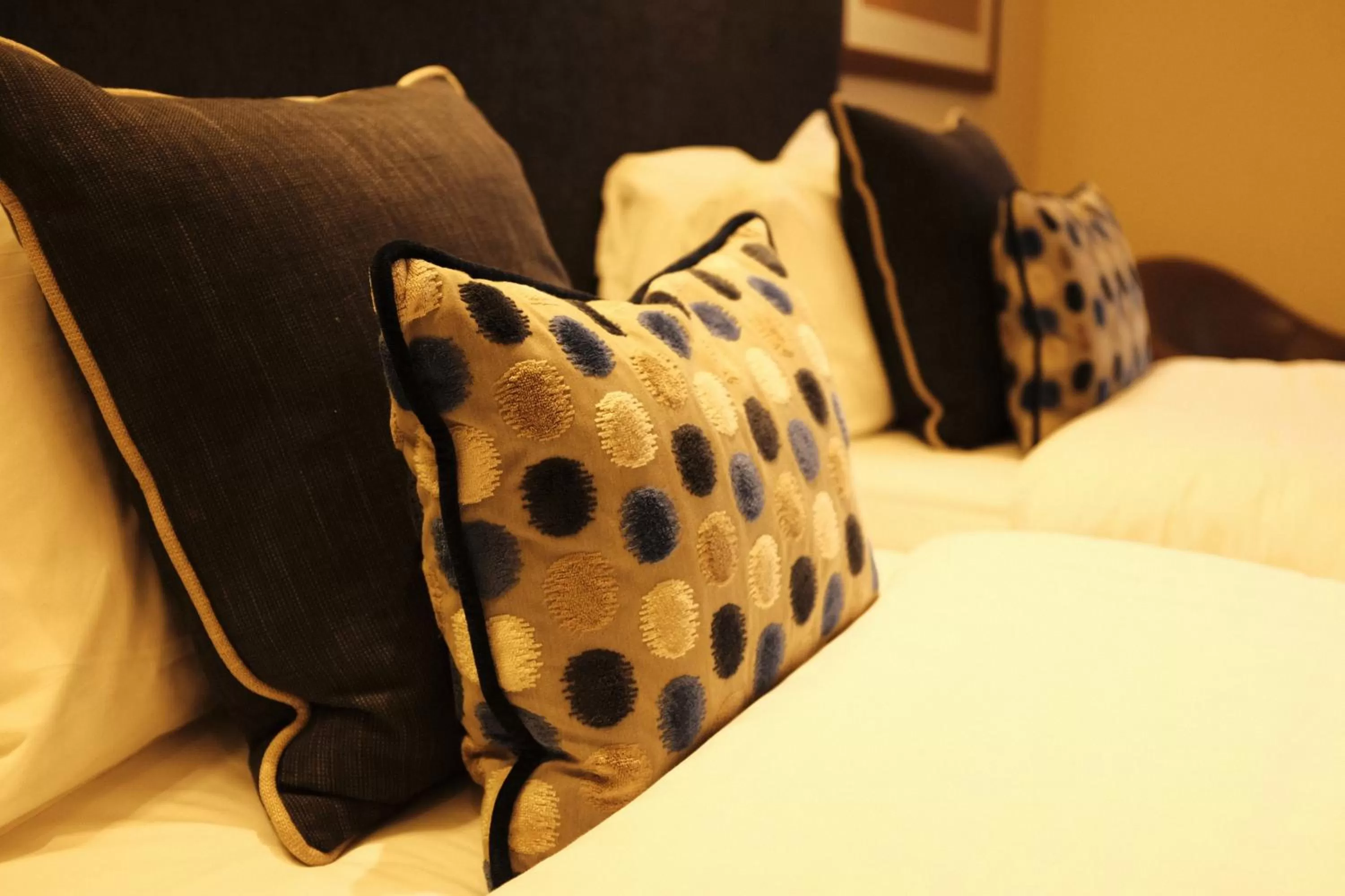 Bed in Best Western Garfield House Hotel