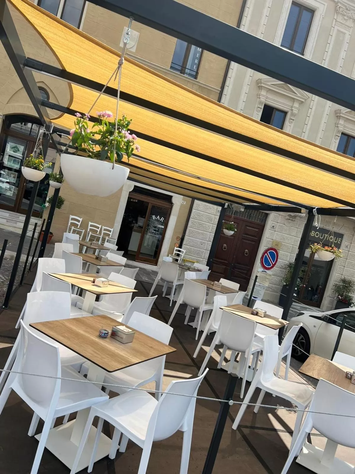 Restaurant/Places to Eat in Piazza del Mercato