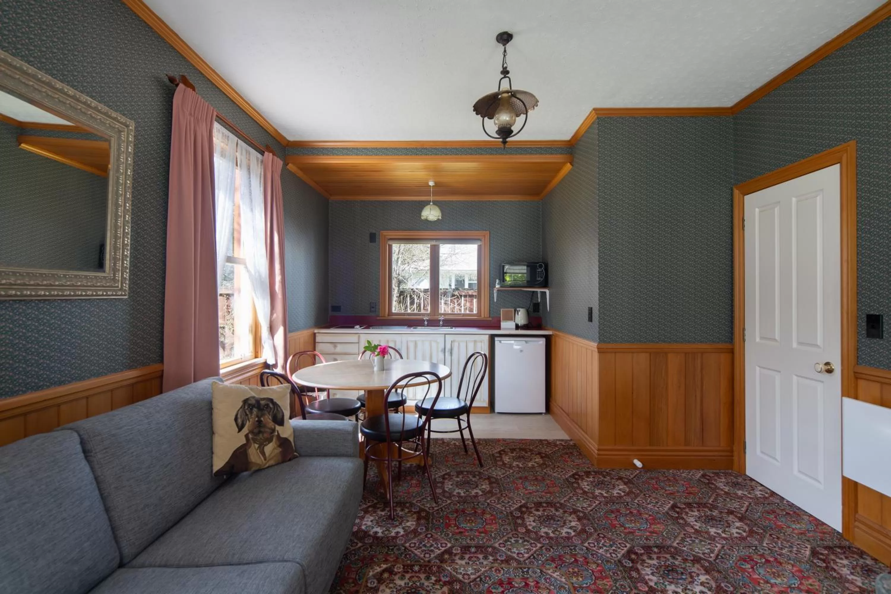 Settlers Cottage Motel