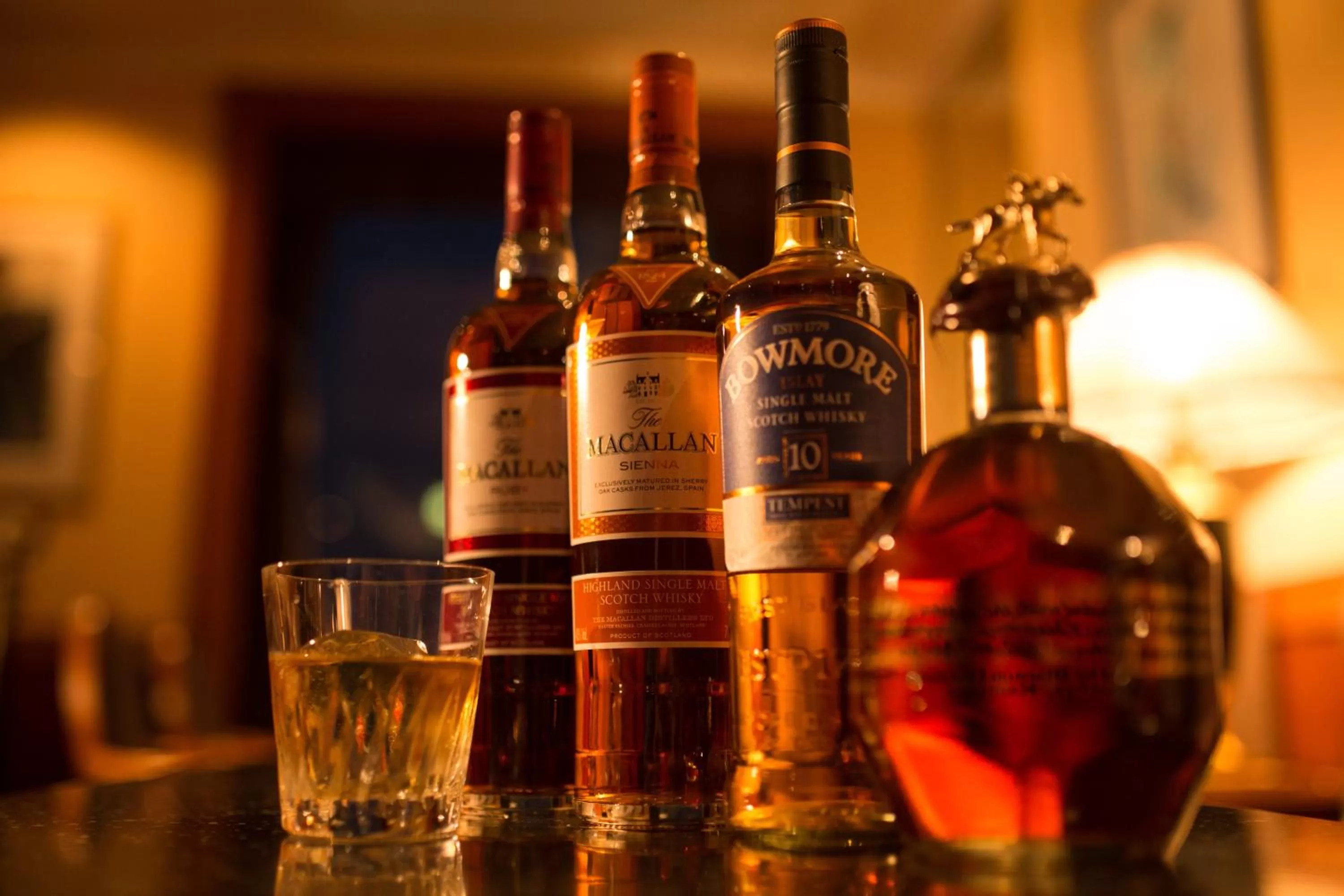 Lounge or bar in ANA Crowne Plaza Toyama by IHG