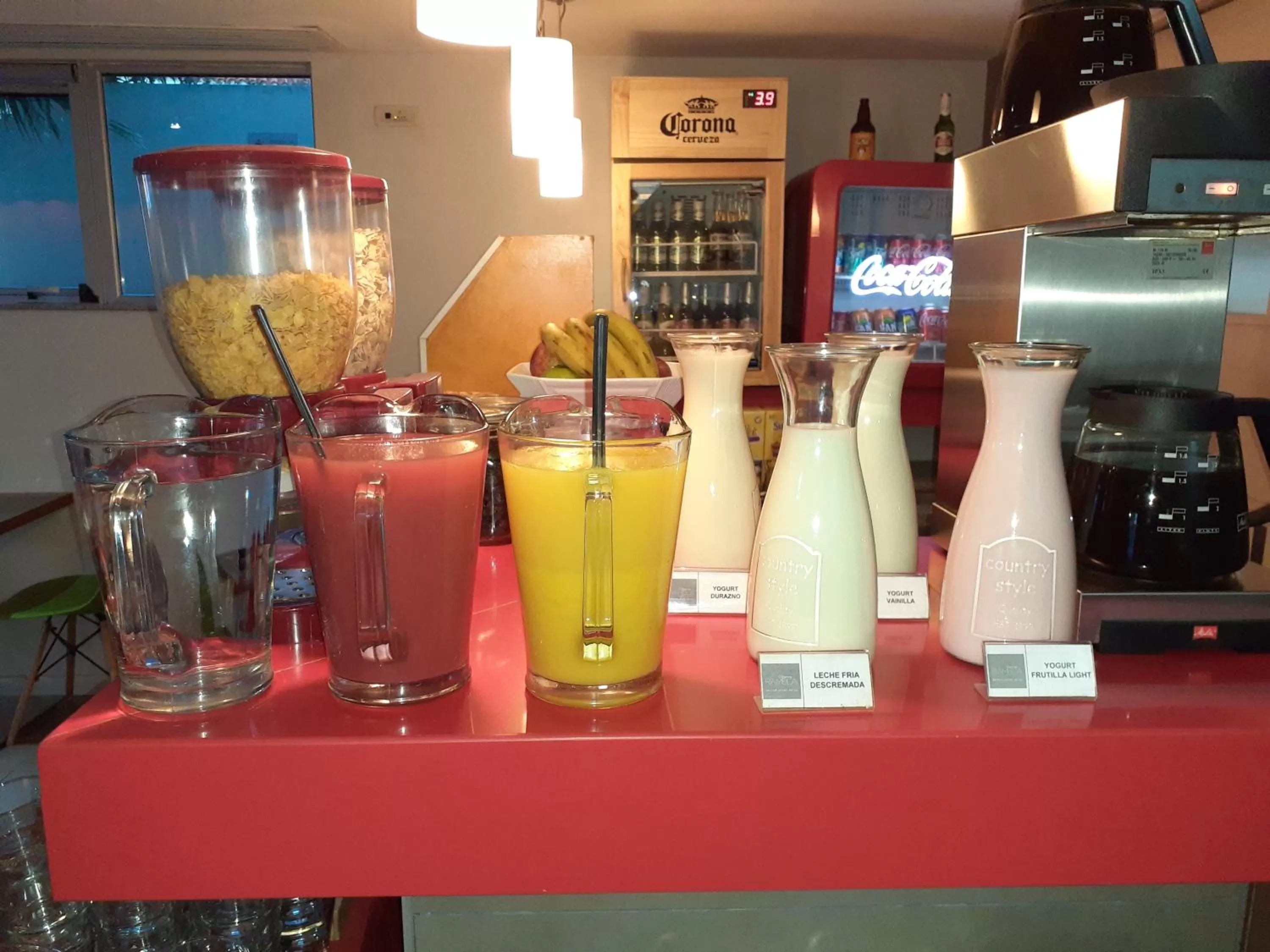 Alcoholic drinks in Regency Rambla Design Apart Hotel