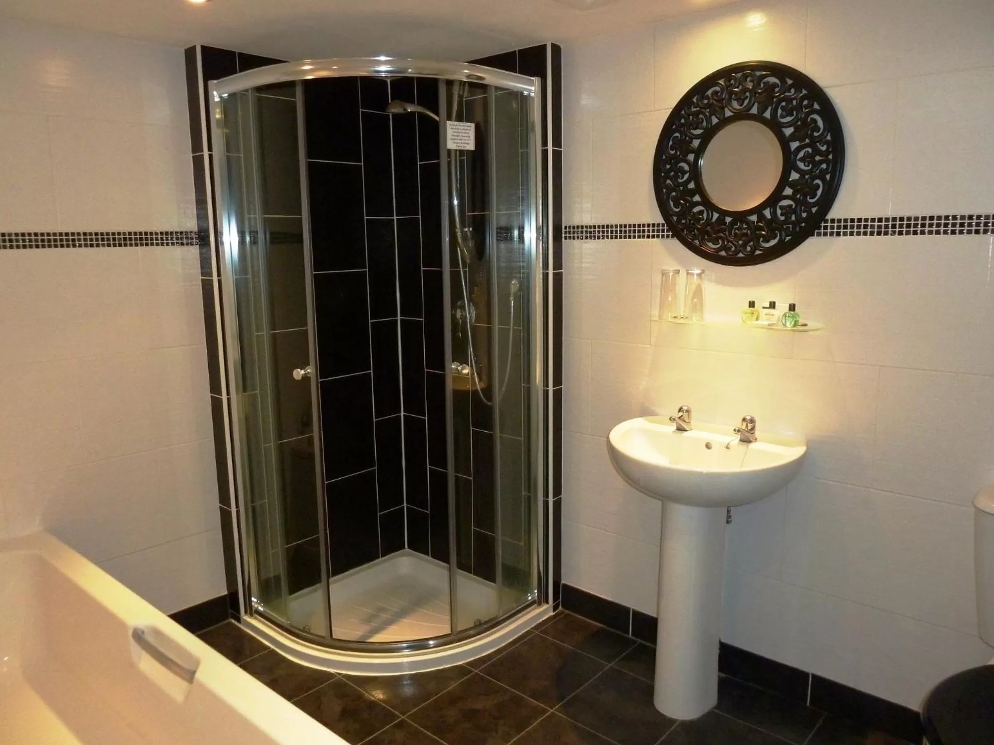 Shower in The Manor House Hotel