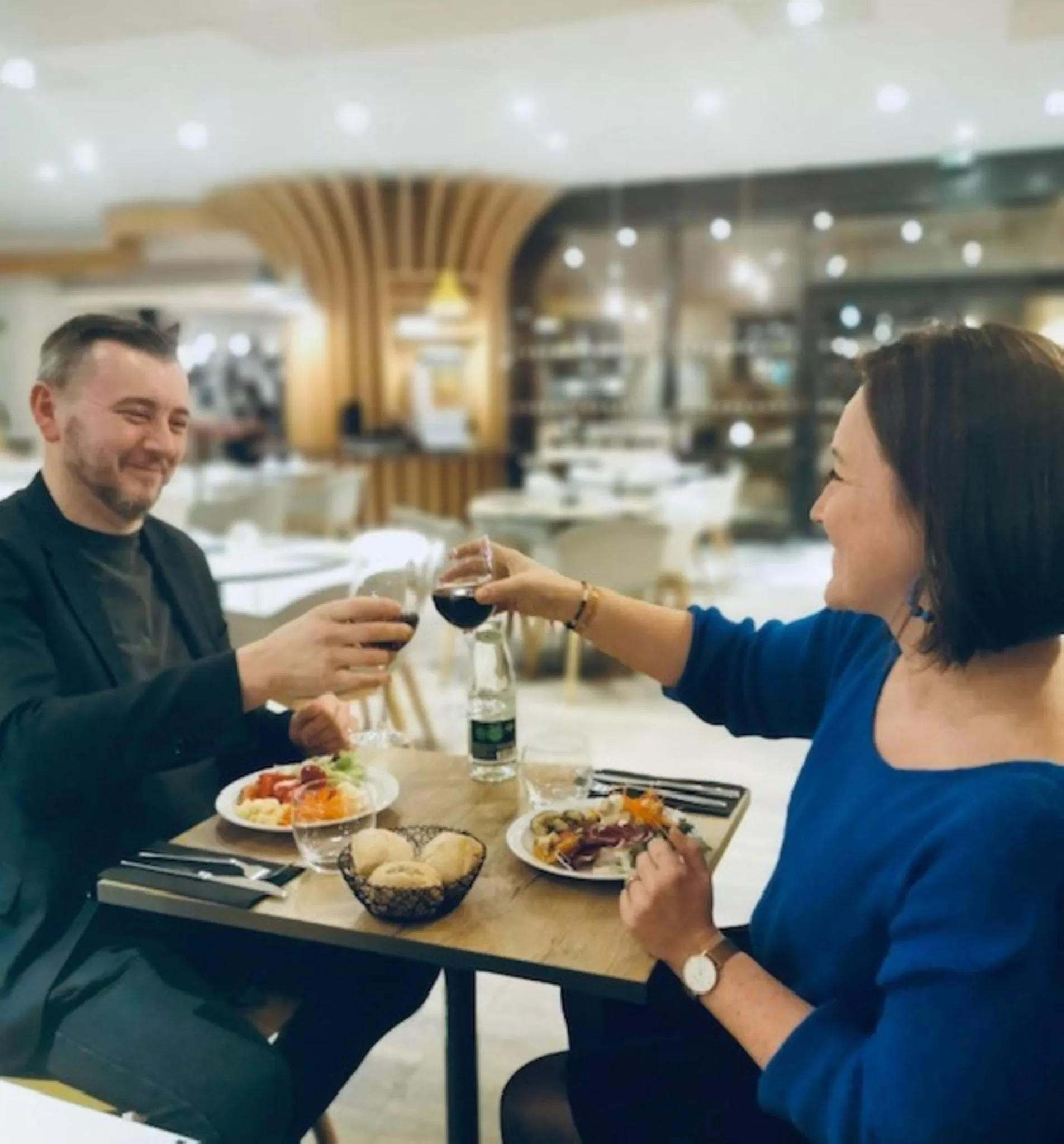 Restaurant/places to eat in Holiday Inn Express - Paris - CDG Airport by IHG