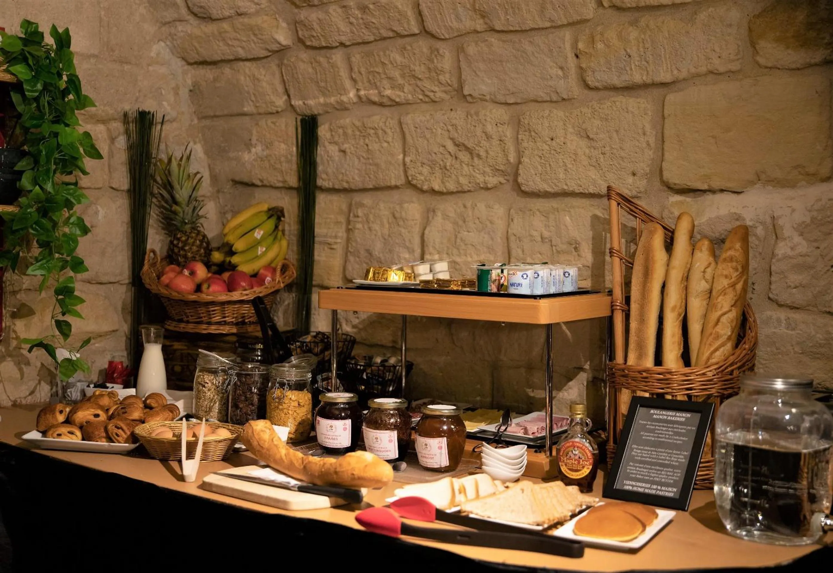 Food and drinks in Hôtel du Théâtre by Patrick Hayat