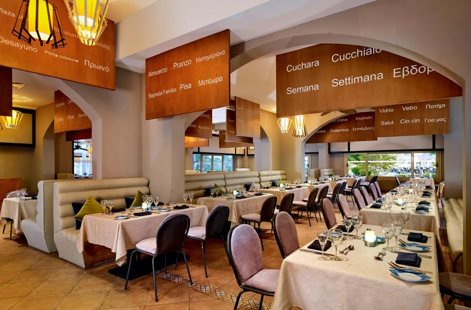 Restaurant/places to eat in Coral Sea Holiday Resort & Aqua Park