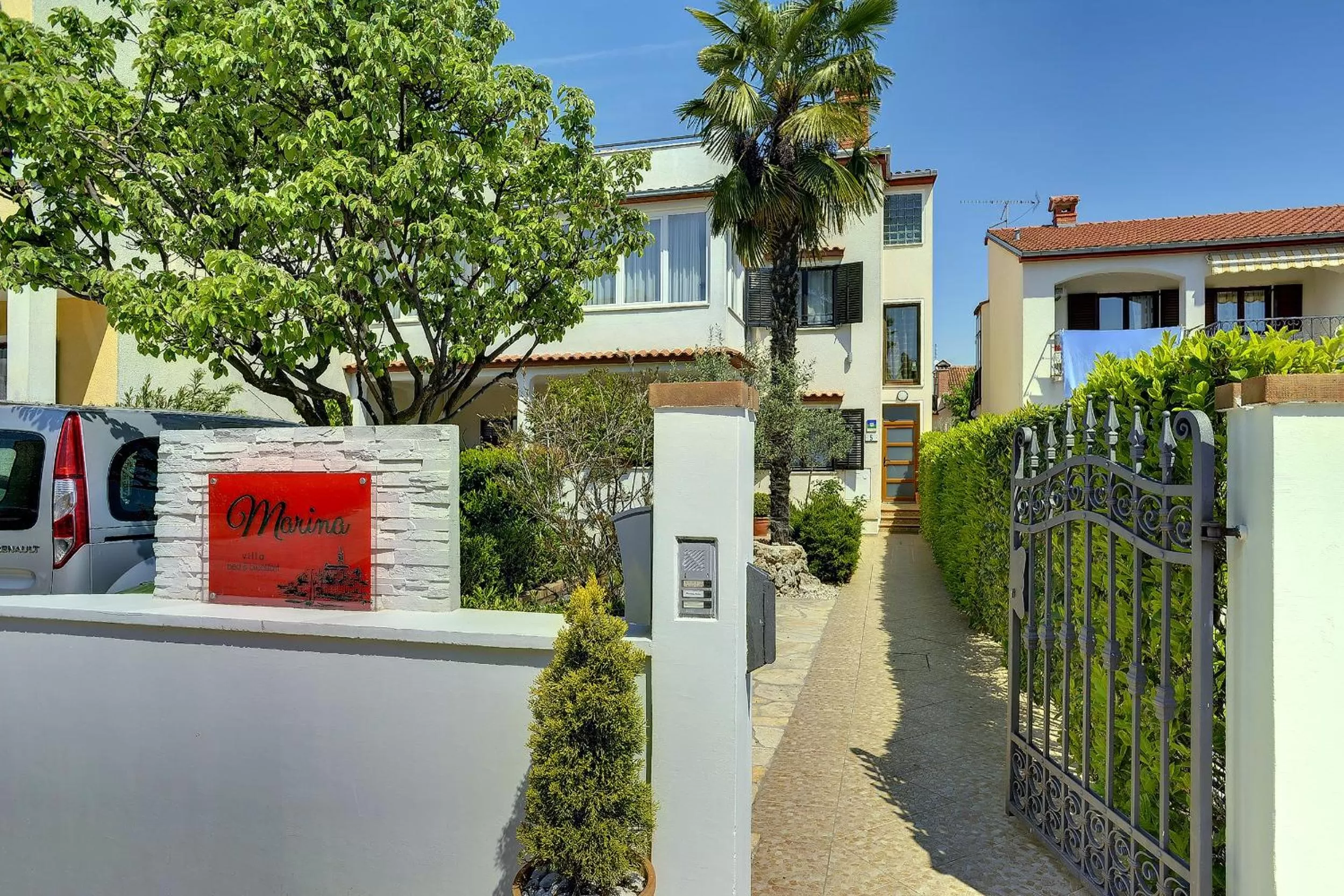 Property Building in Villa B&B Marina & Parking Free