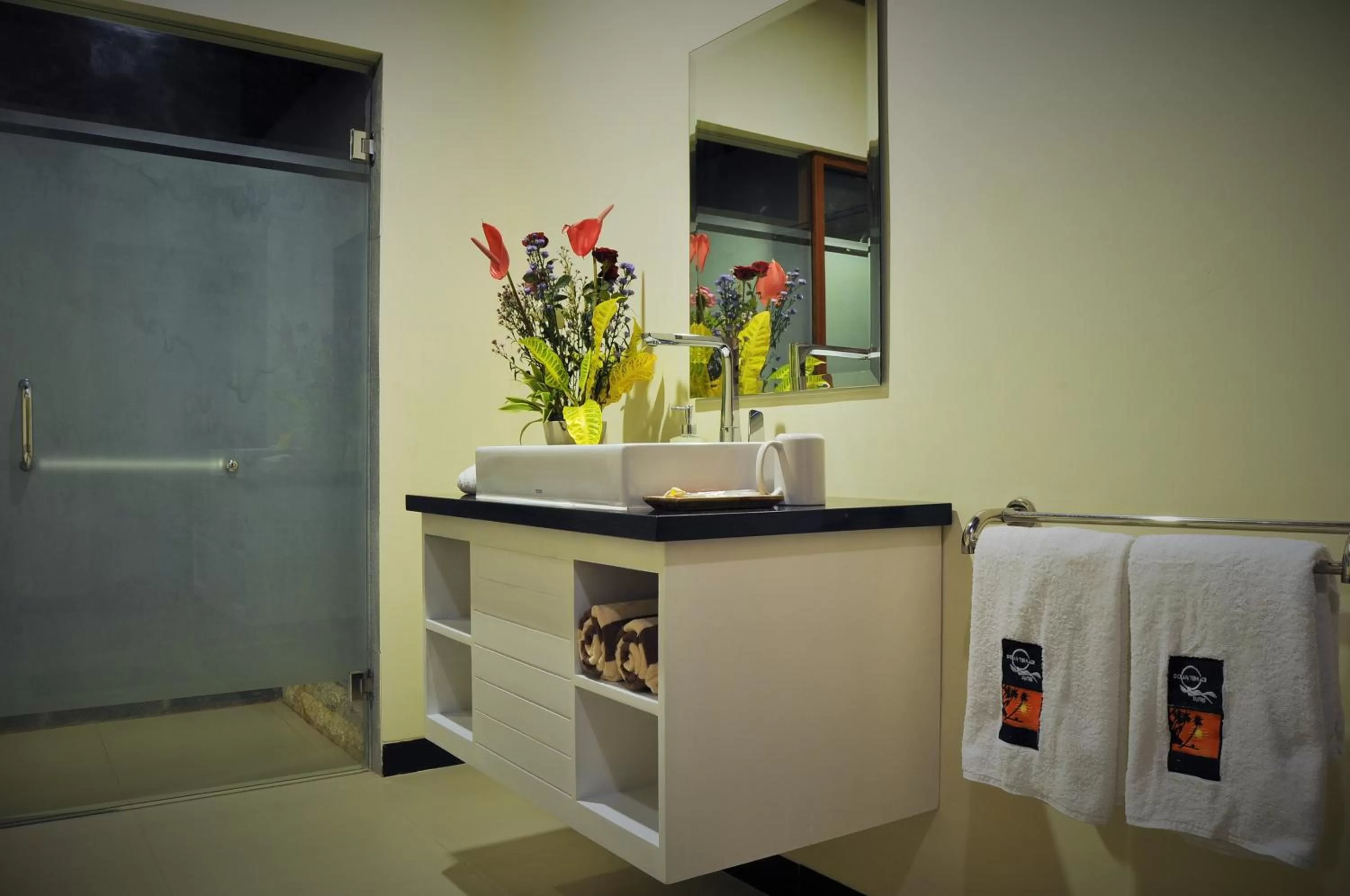 Shower in Ocean Terrace Suite And Spa Luxury