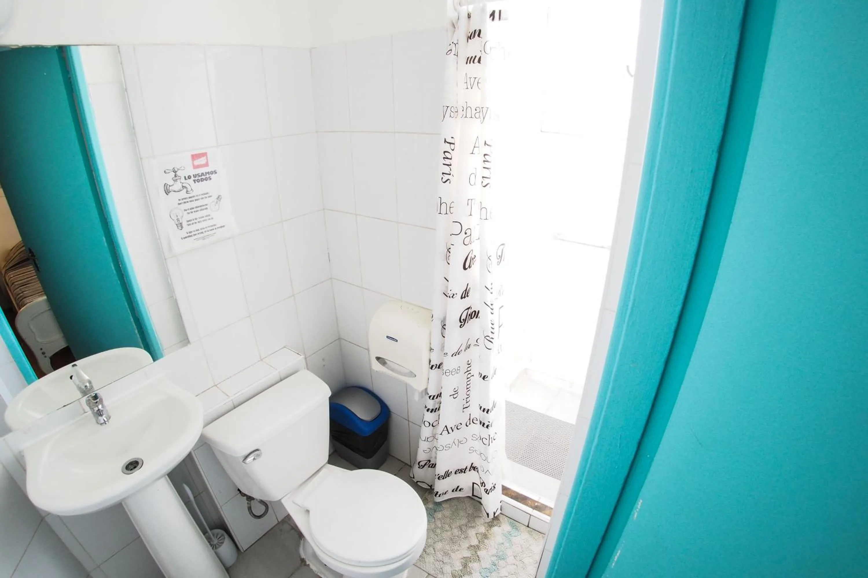 Shower in Hostal Providencia