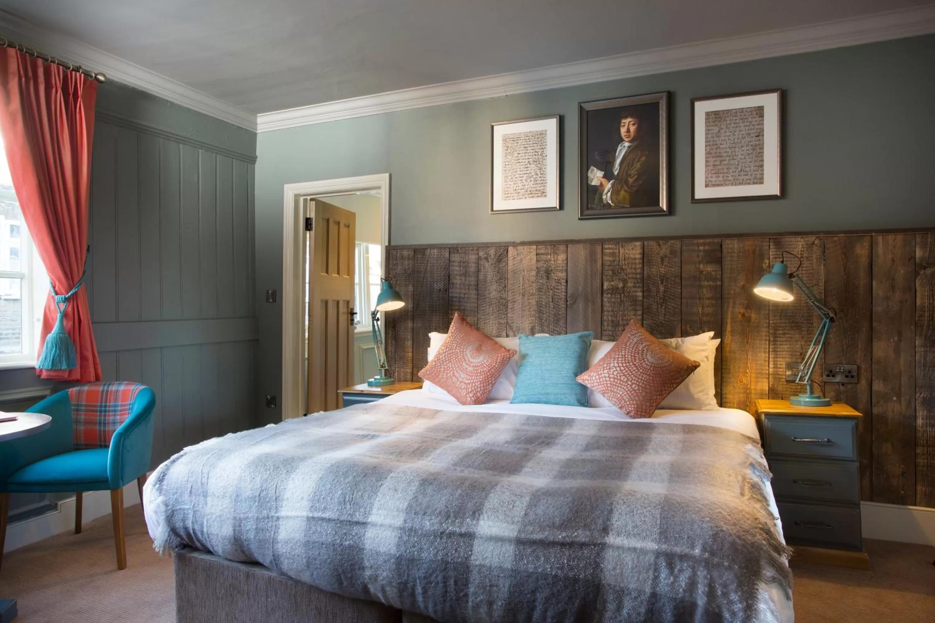 Superior Double or Twin Room in The Ostrich Inn Colnbrook London Heathrow