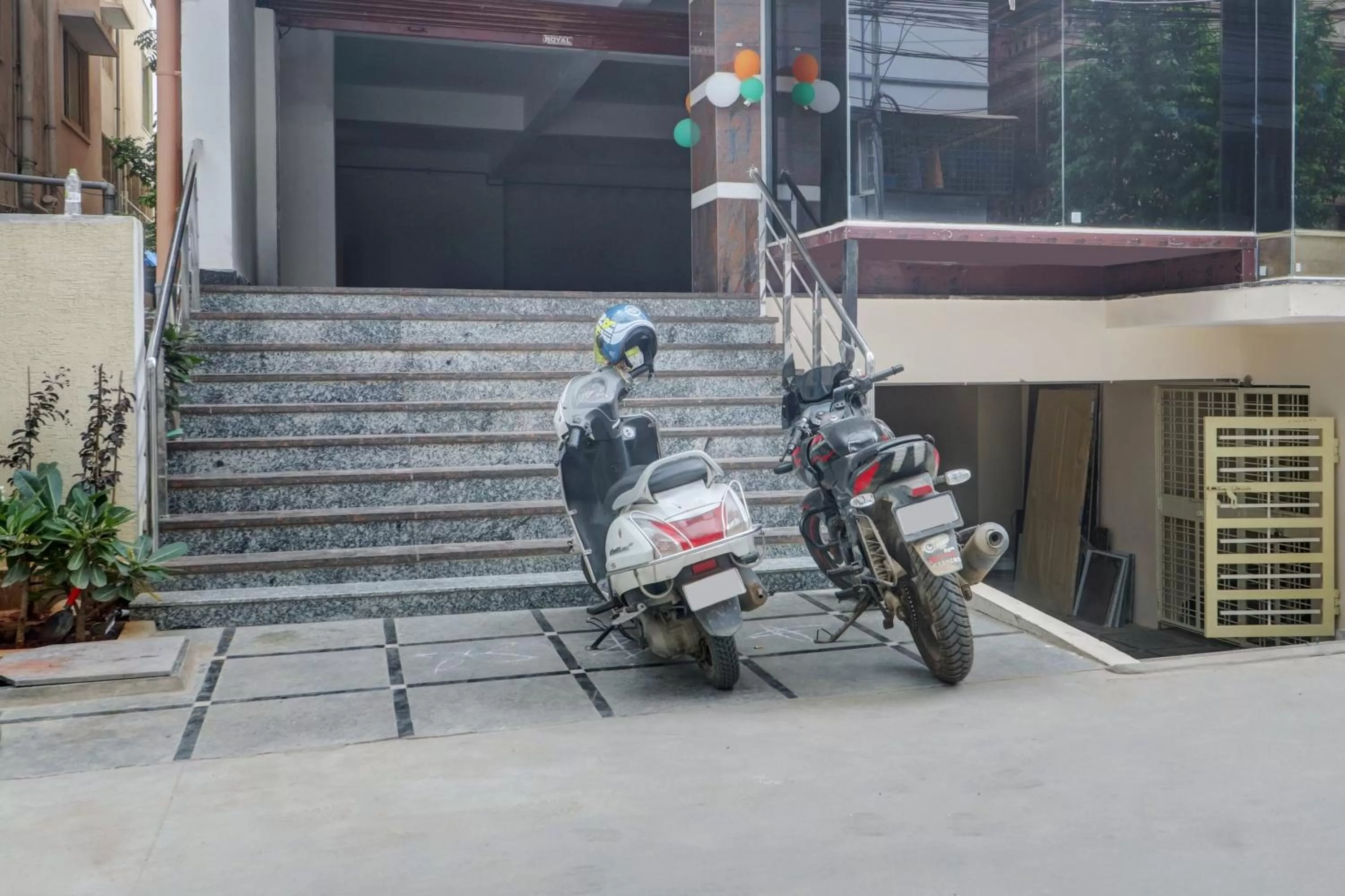 Facade/entrance in Super OYO Collection O Halcyon Madhapur