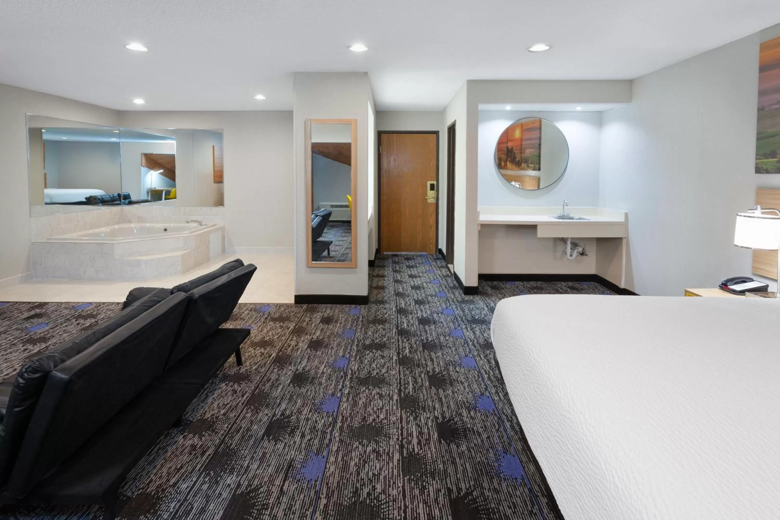 Photo of the whole room, Bed in Days Inn by Wyndham Wooster