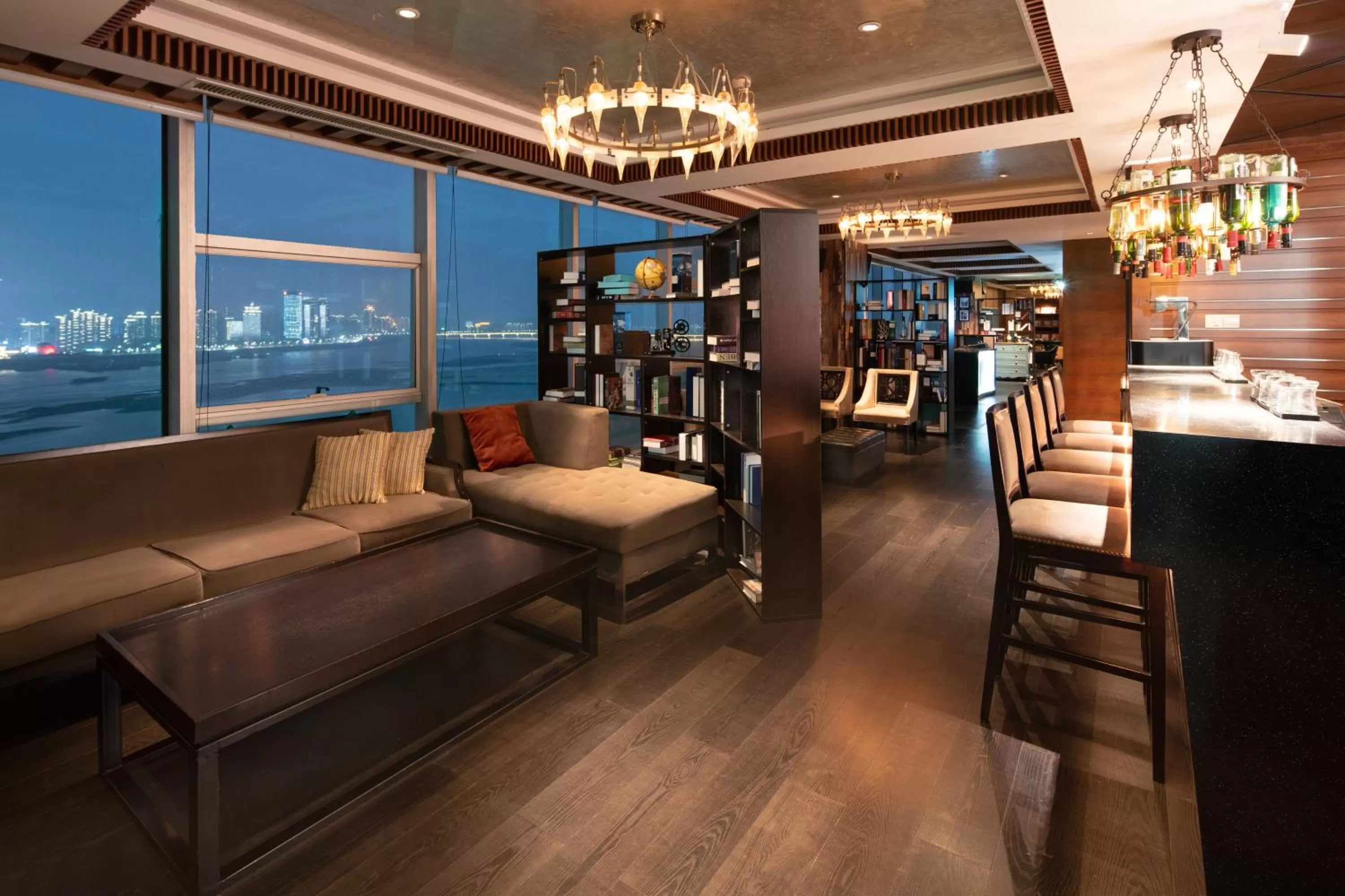 Restaurant/places to eat in Holiday Inn Nanchang Riverside by IHG