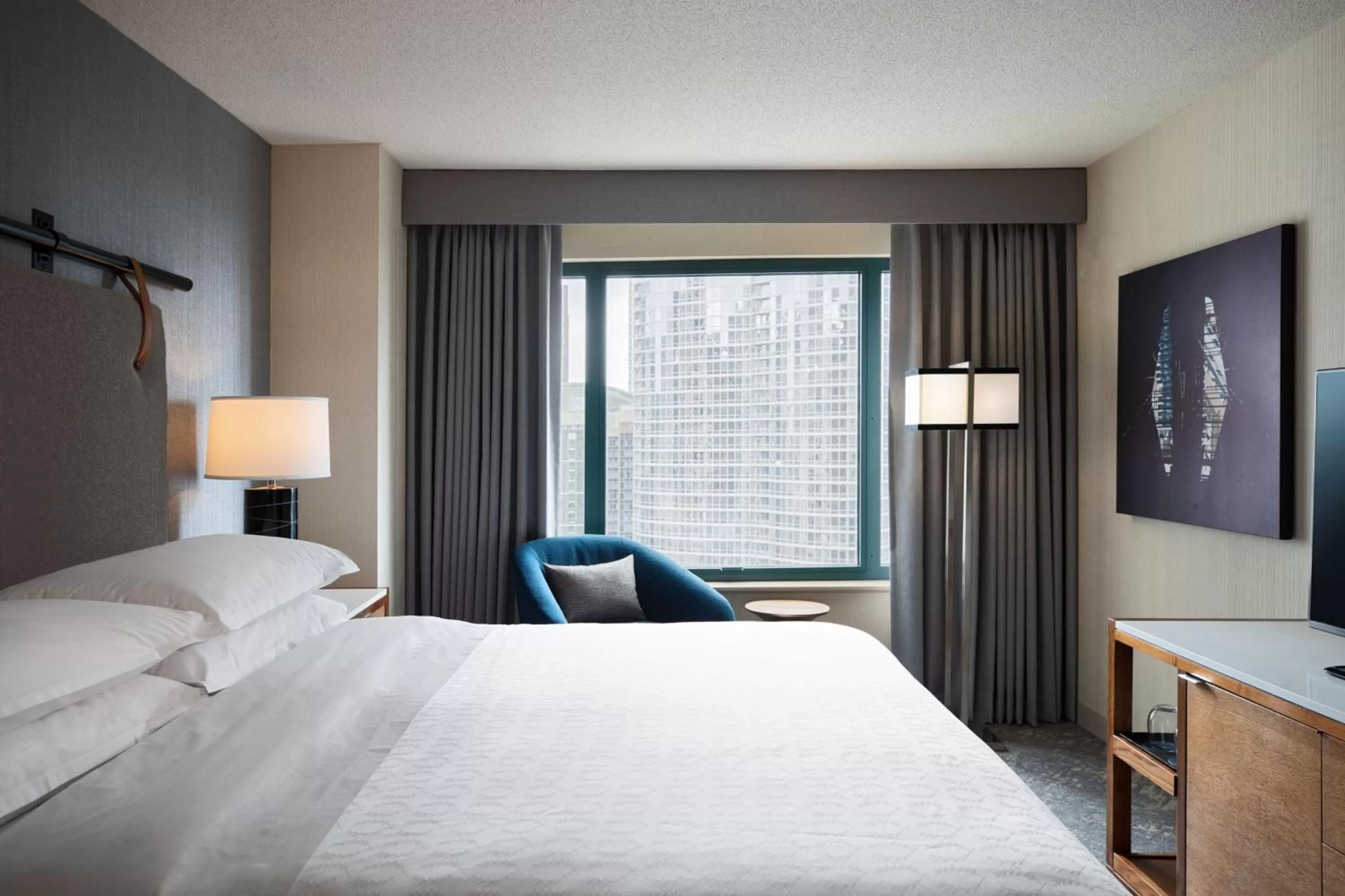 Bedroom, Bed in Sheraton Grand Chicago Riverwalk