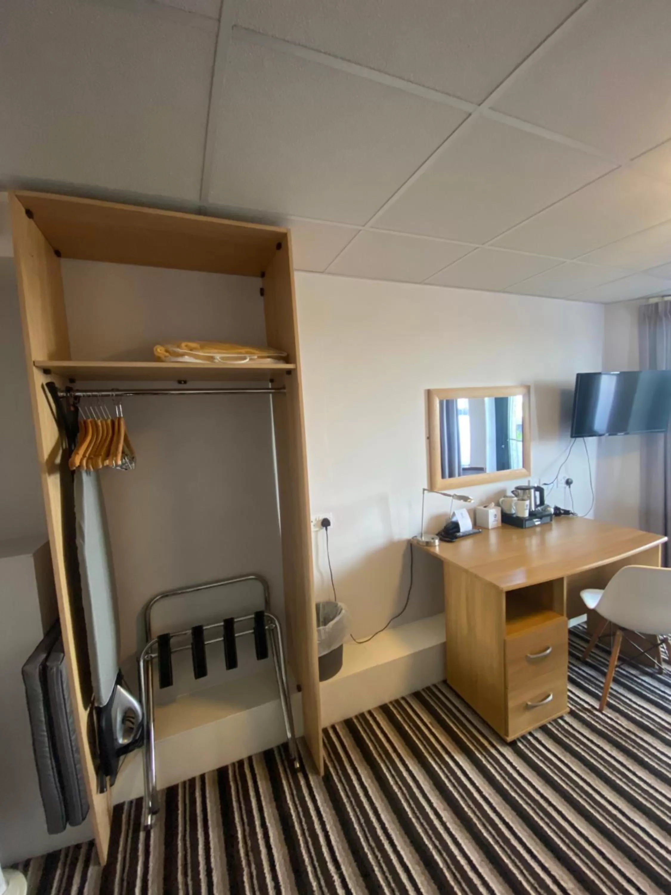 TV and multimedia in Best Western Lancaster Morecambe Lothersdale Hotel