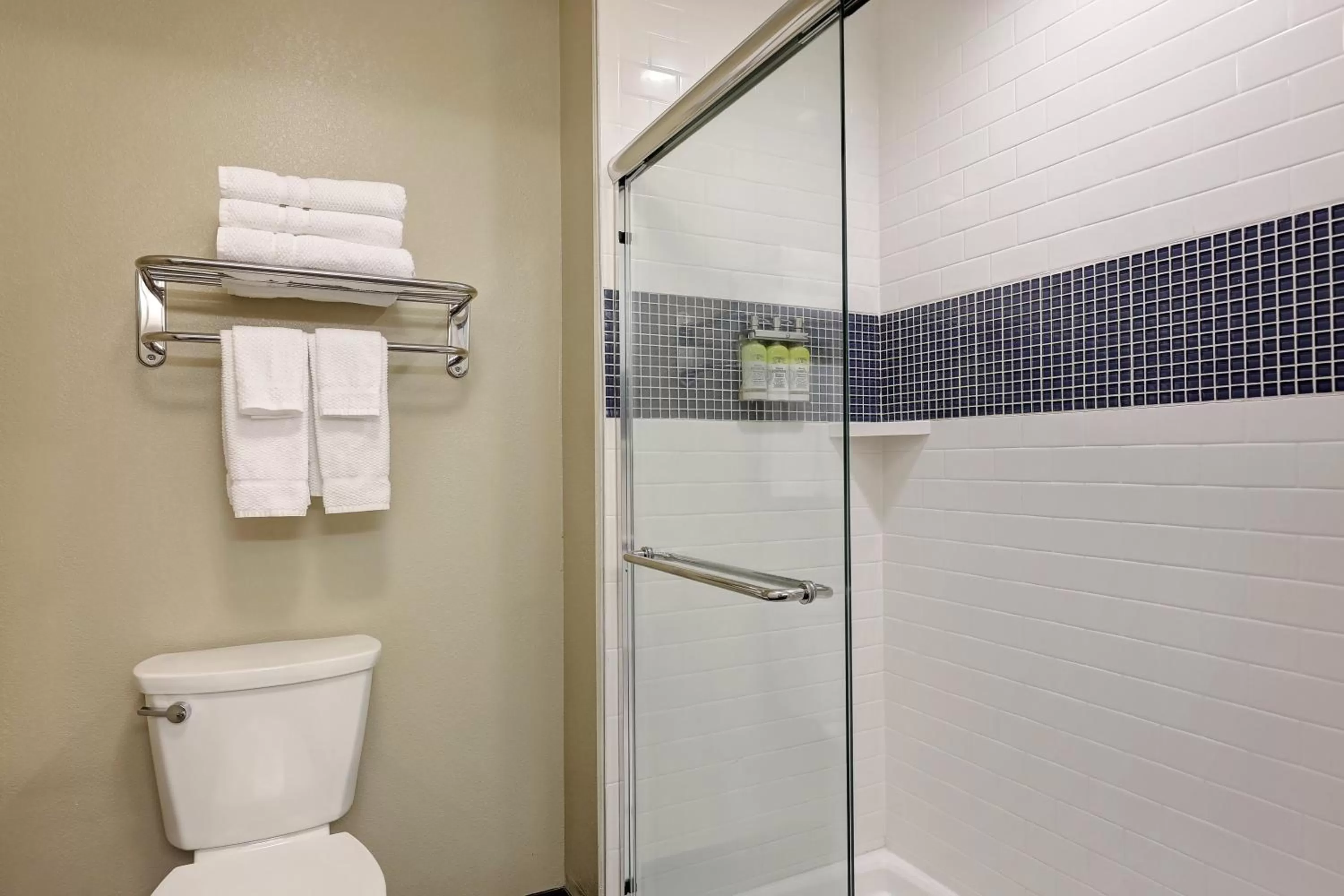 Bathroom in Staybridge Suites Washington D.C. - Greenbelt by IHG