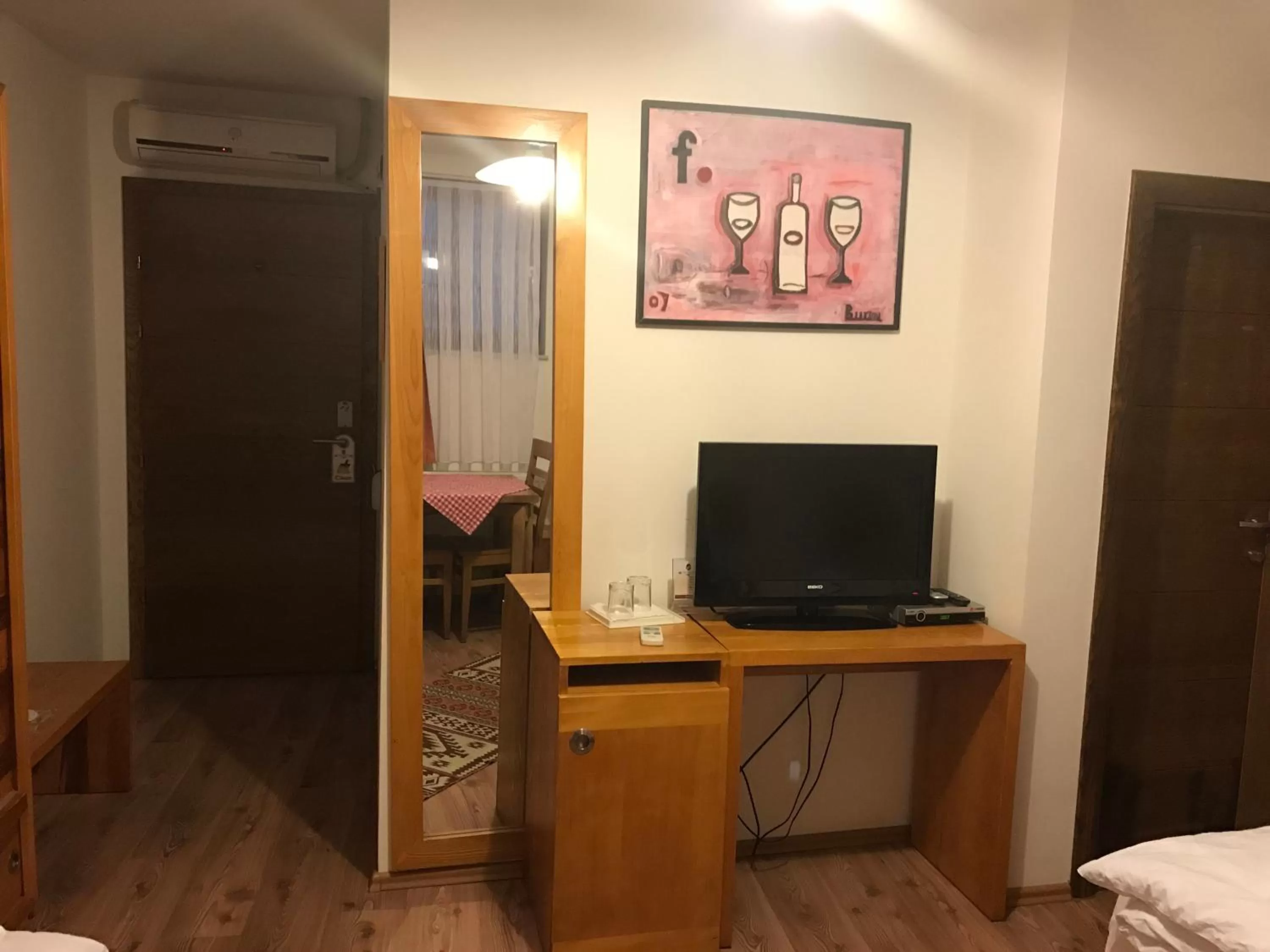 Other, TV/Entertainment Center in Hotel Prizreni