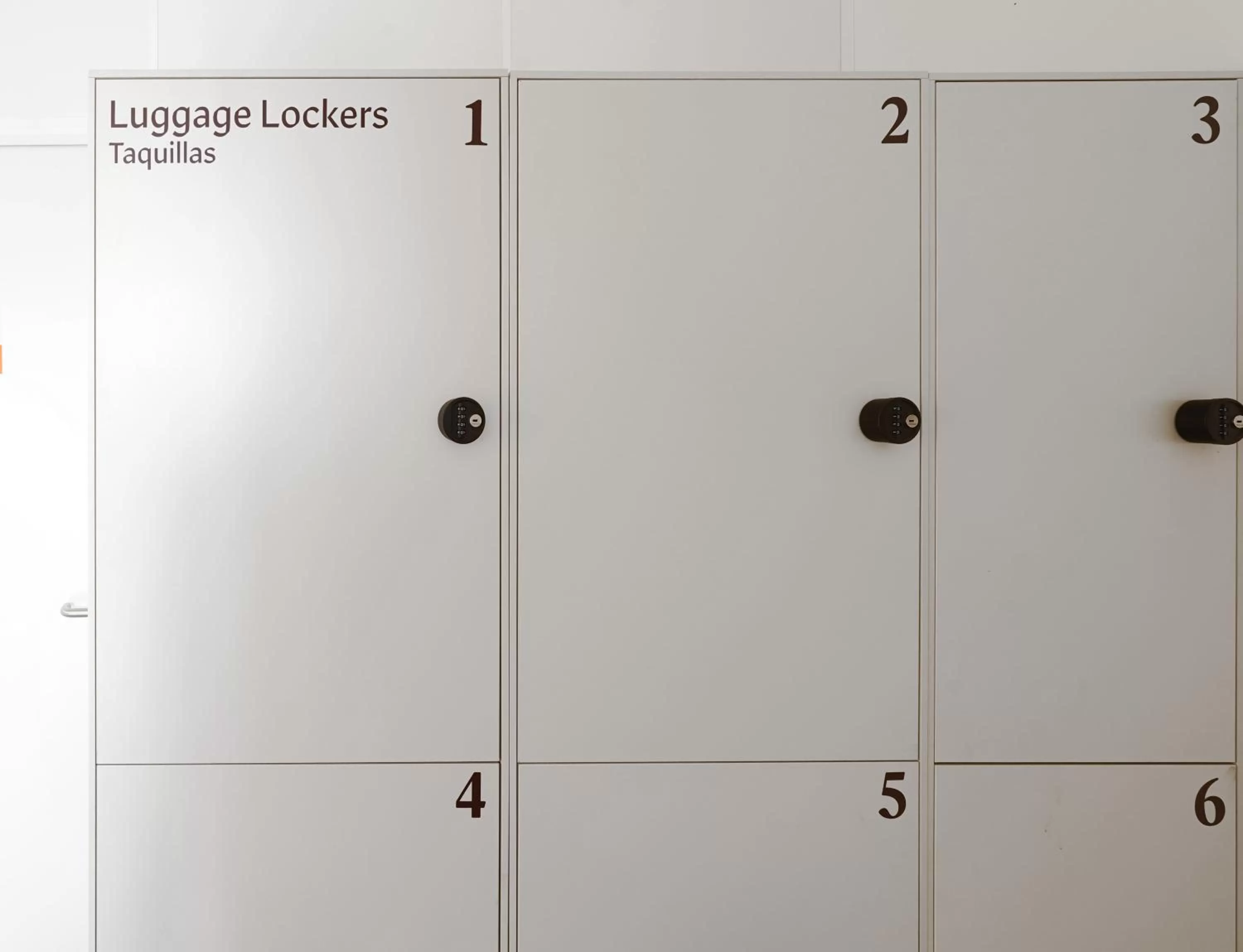 microwave in Numa Seville Prestigio