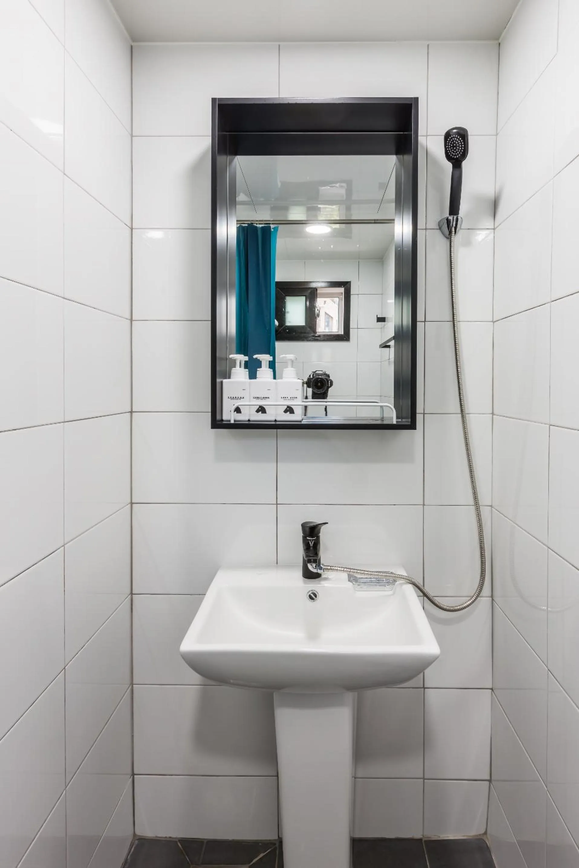 Shower in Hotel Baroato 2nd