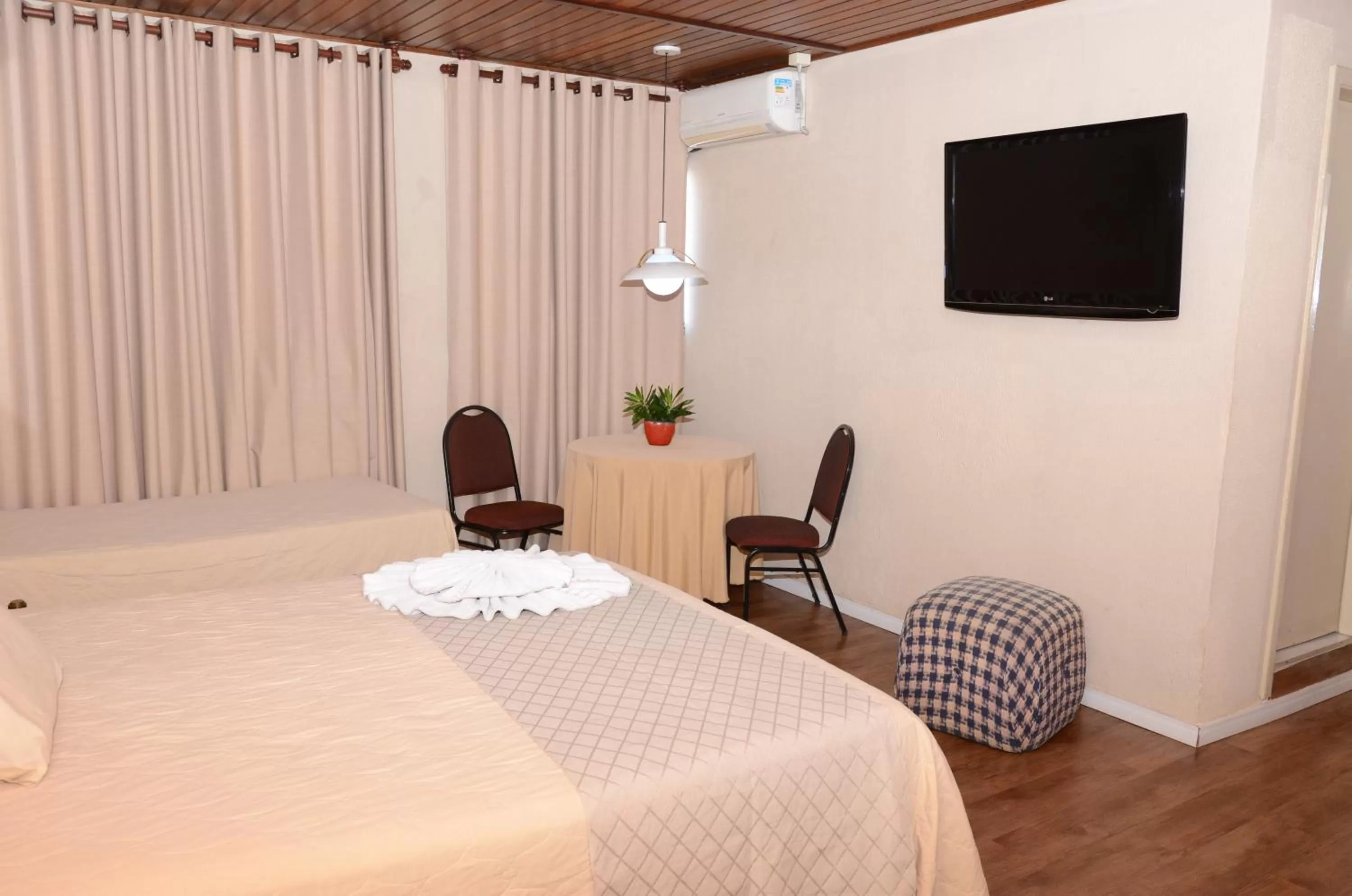 TV/Entertainment Center in Skalla Hotel Nova Odessa