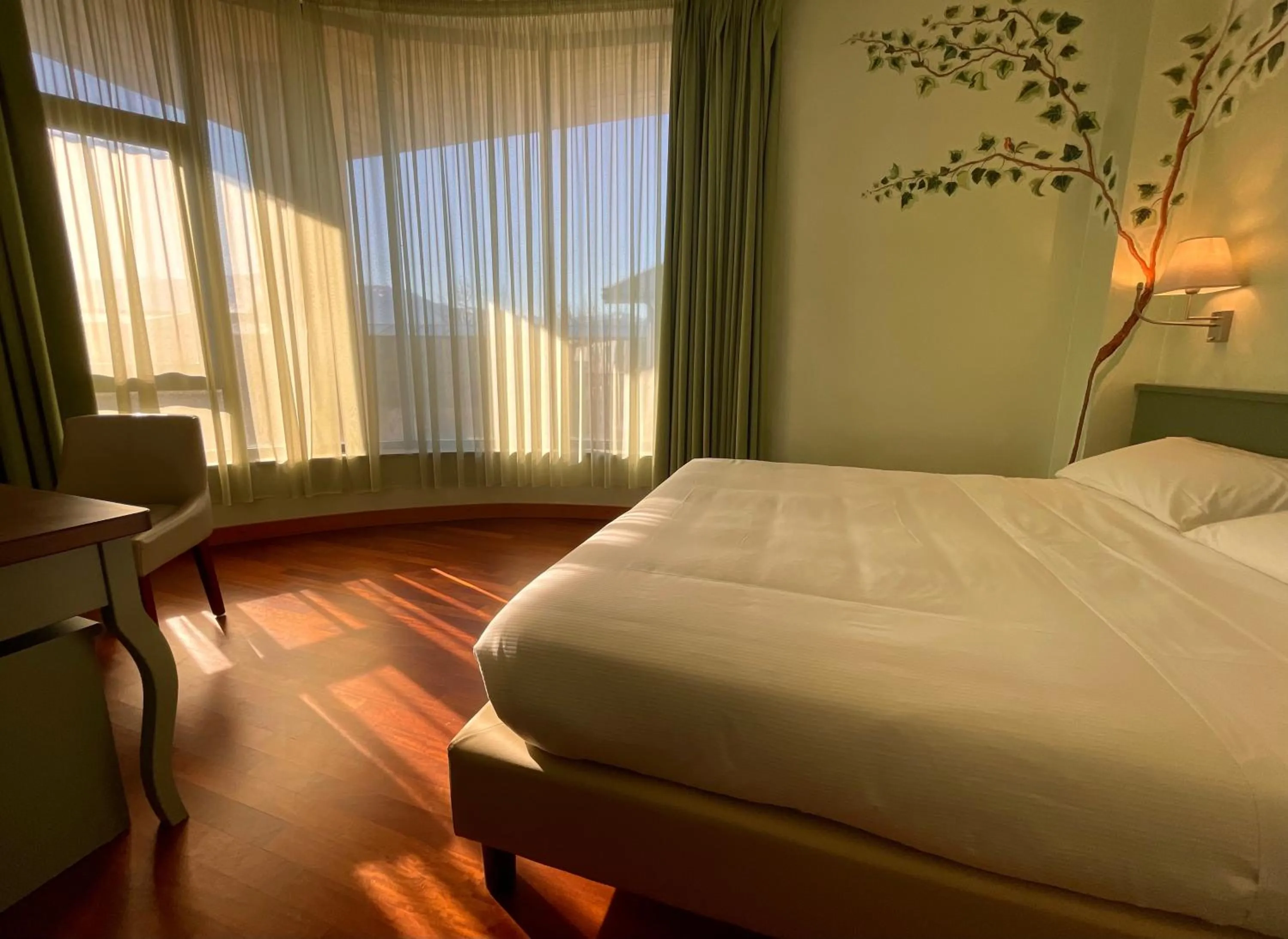 Photo of the whole room, Bed in Hotel Santacroce Meeting