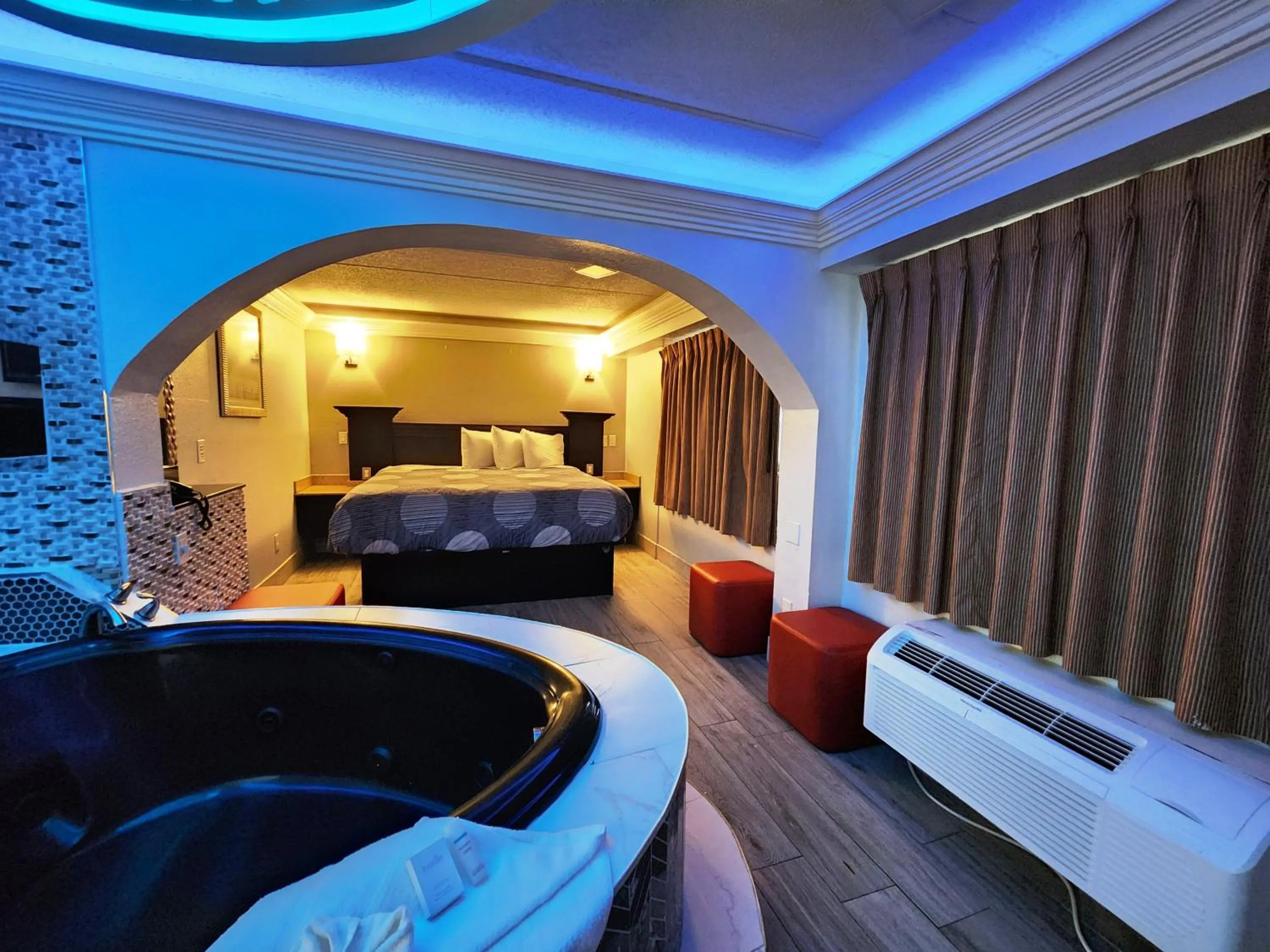 Bed in Americas Best Value Inn and Suites Little Rock