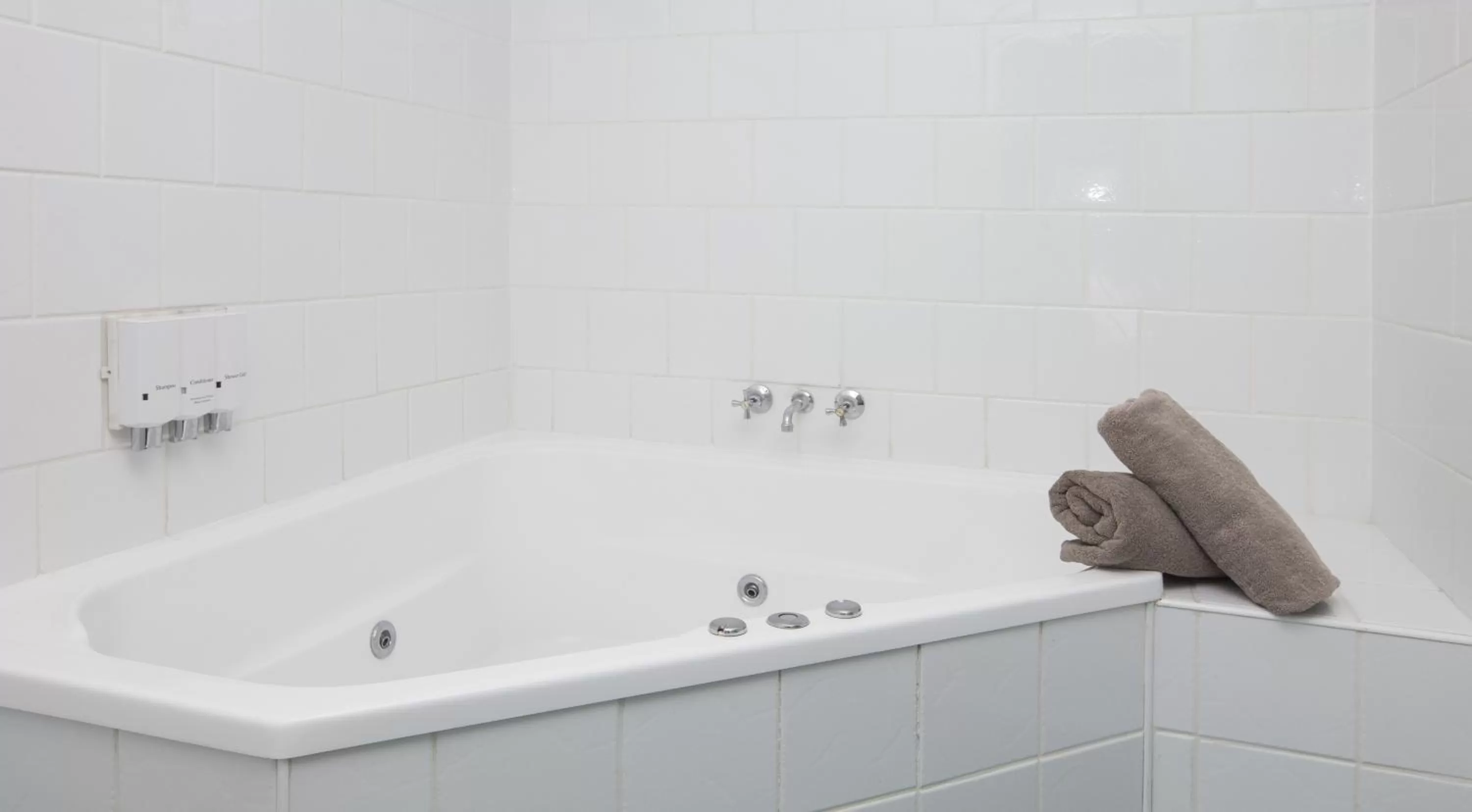 Hot Tub in James Street Motor Inn