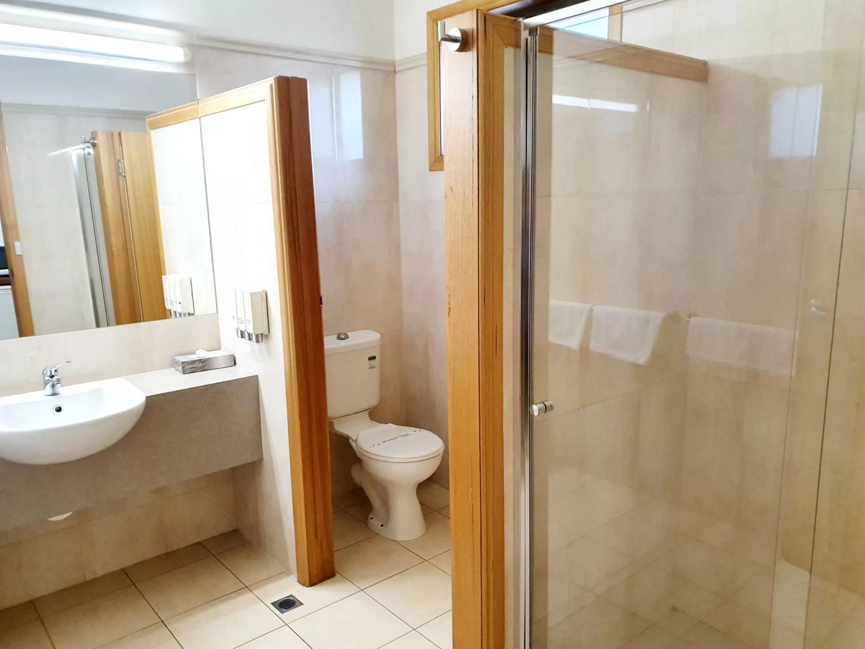 Bathroom in Golden Grain Motor Inn