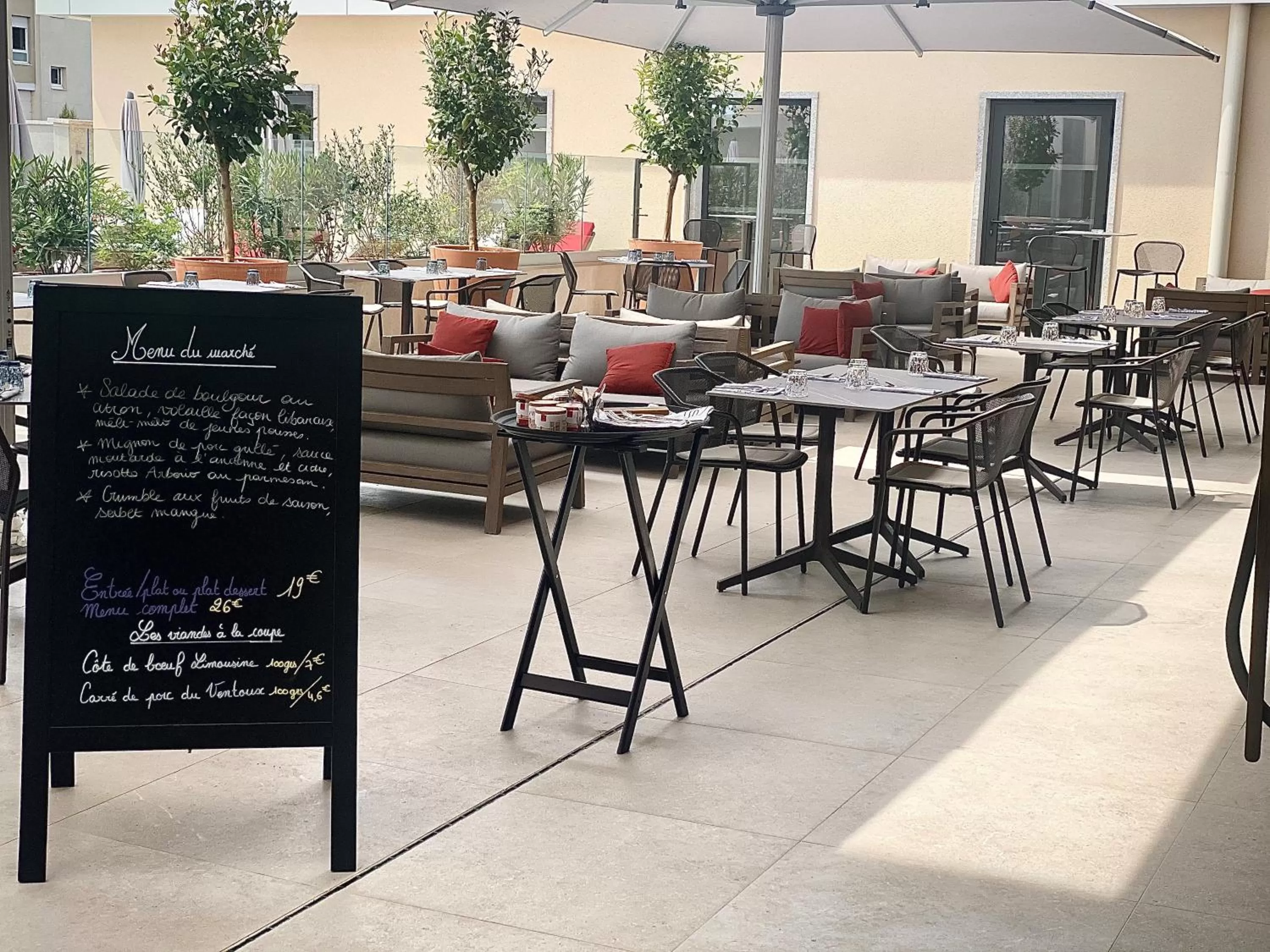 Restaurant/places to eat in Mercure Avignon TGV Hotel & Spa