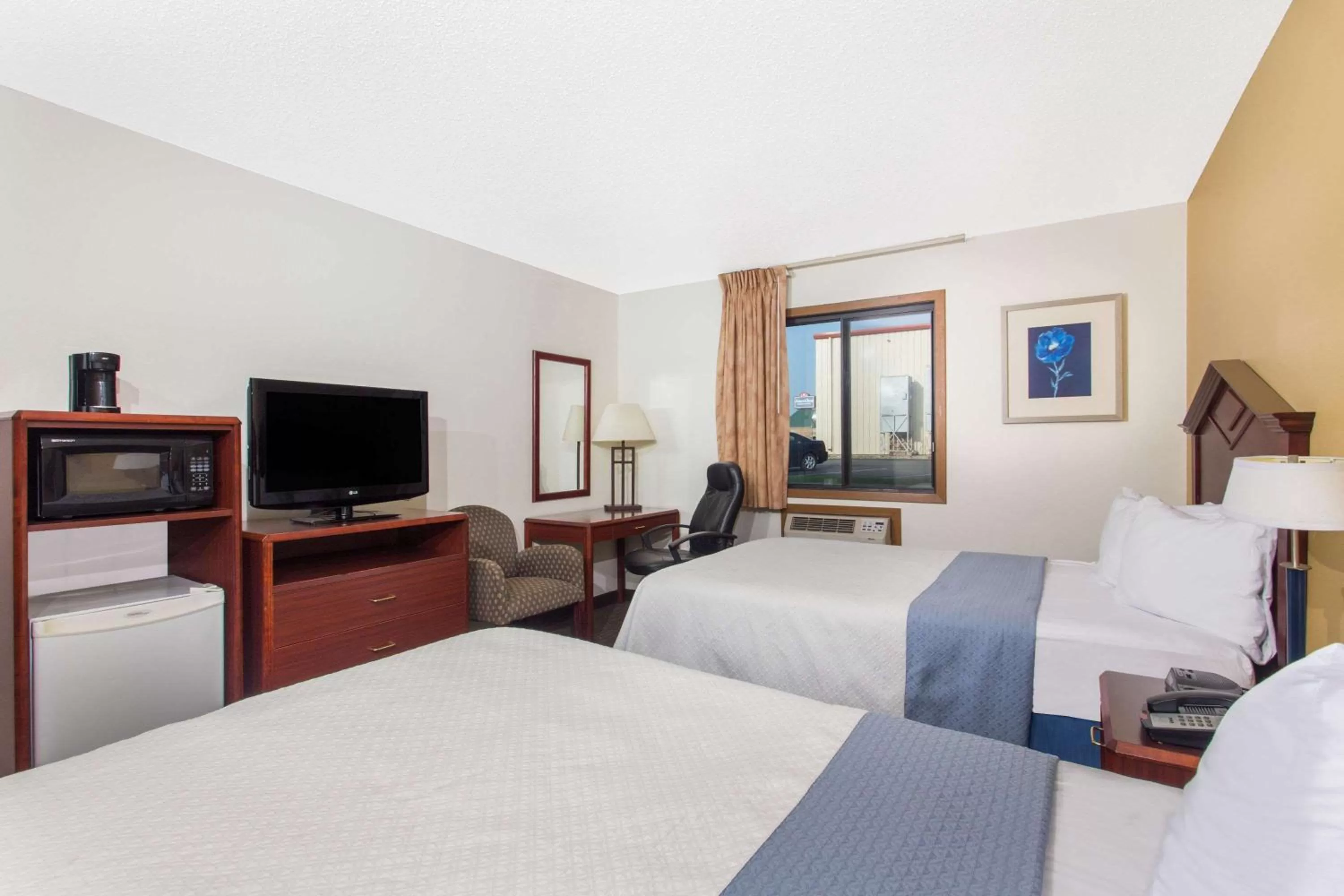 Photo of the whole room, Bed in Days Inn by Wyndham Austin
