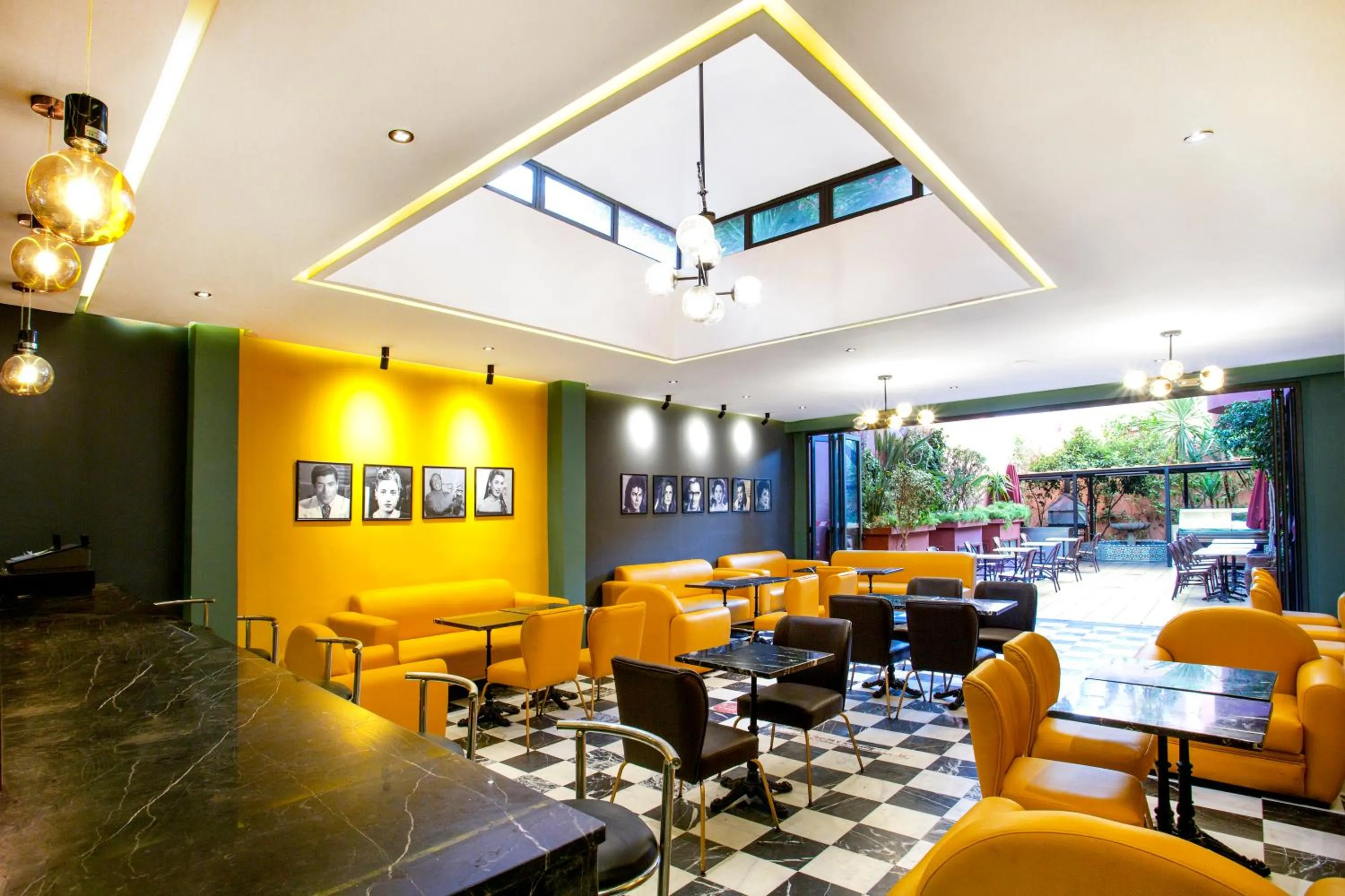 Lounge or bar in Hotel Akabar