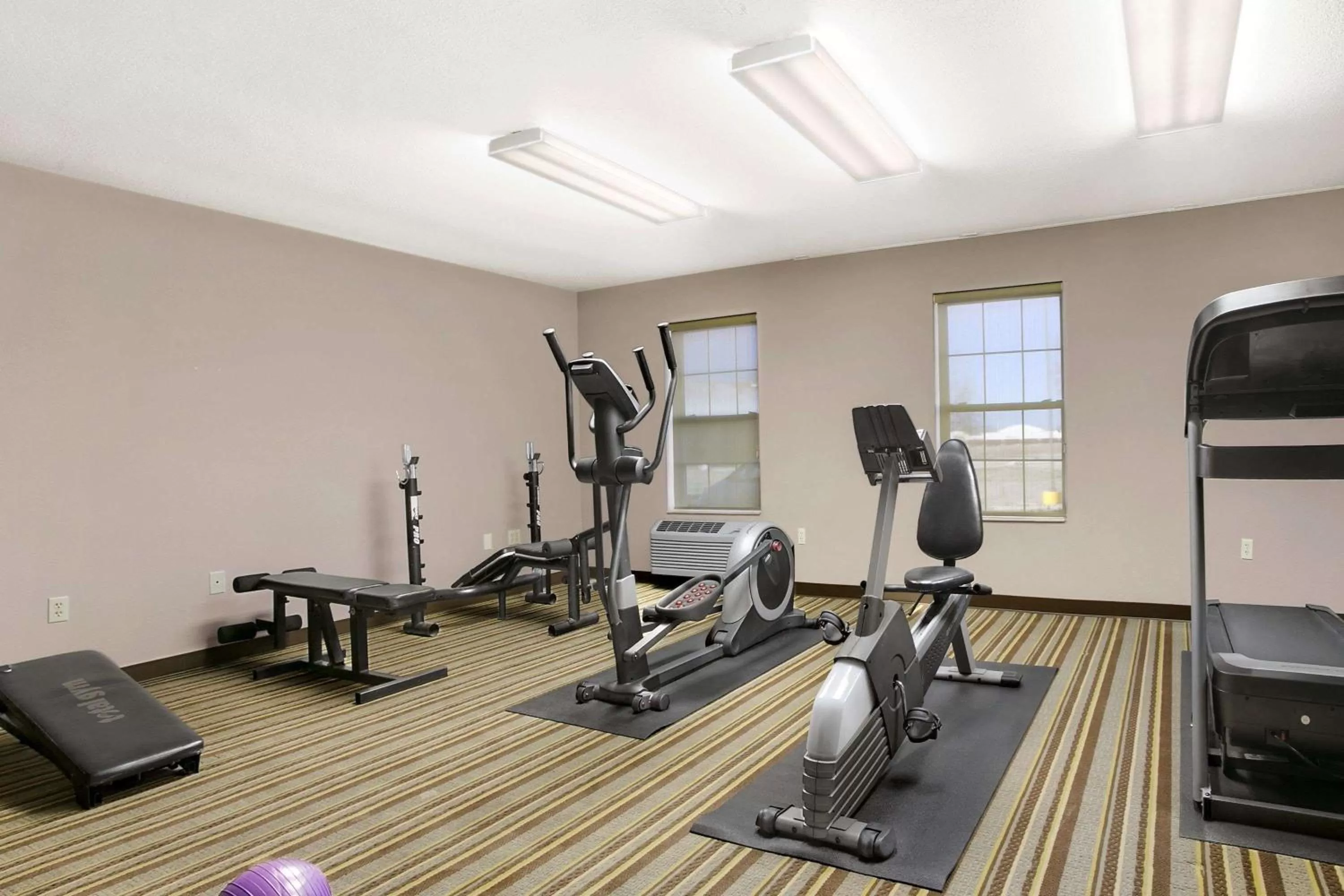 Fitness centre/facilities in Super 8 by Wyndham Stafford/Springfield Area