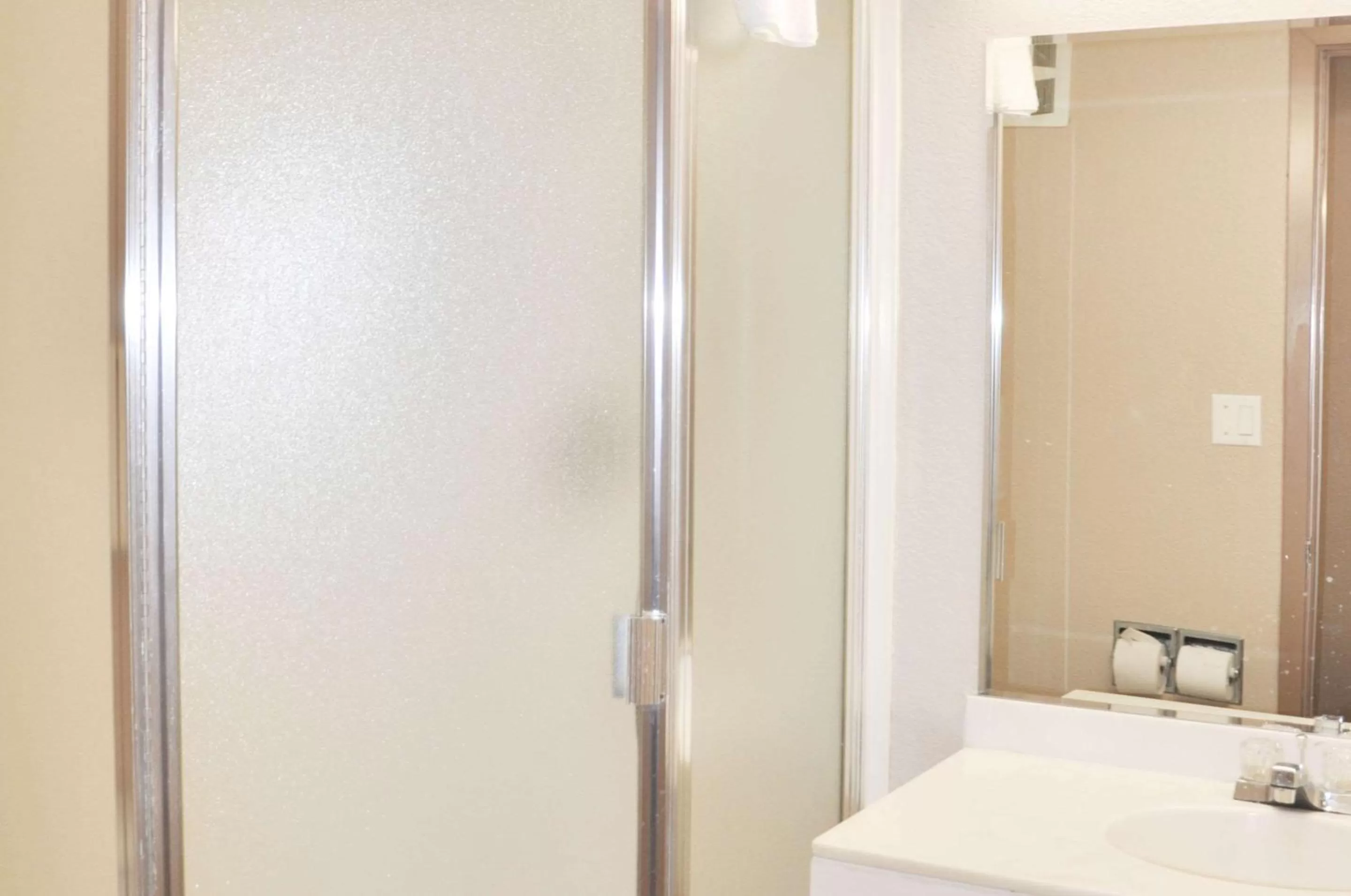 Photo of the whole room in Rodeway Inn