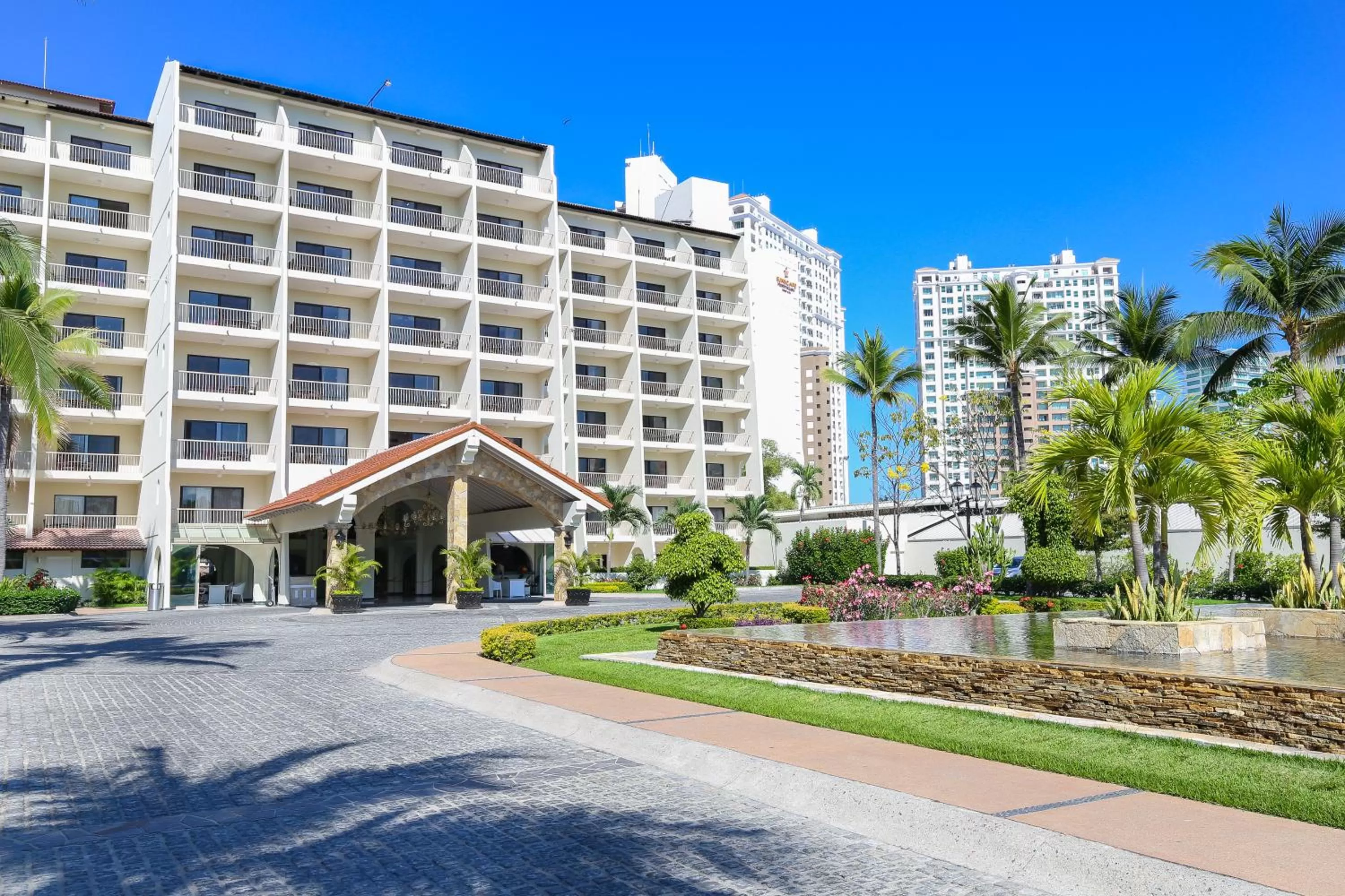 Facade/entrance in Villa del Palmar Beach Resort & Spa Puerto Vallarta