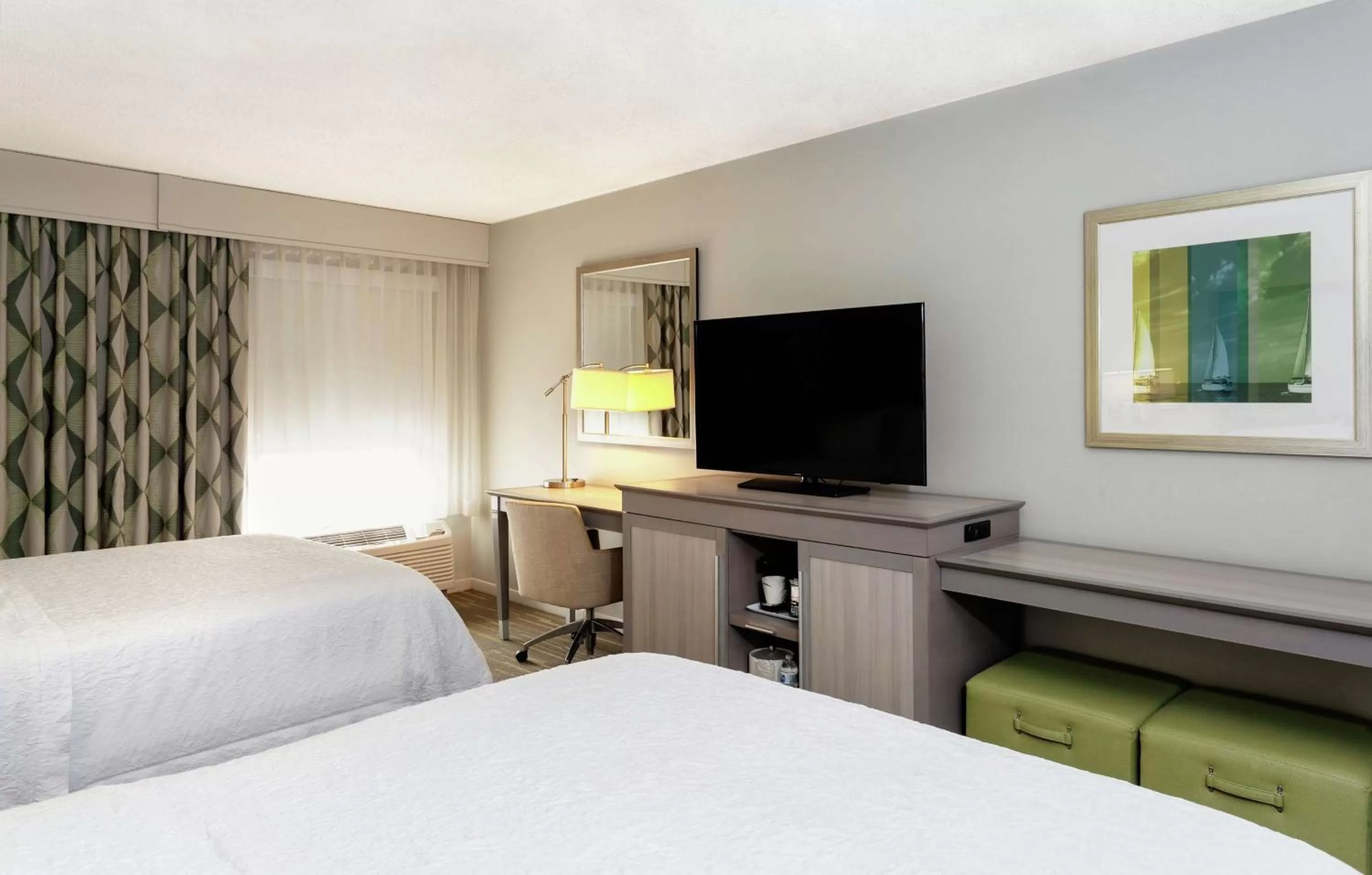 Bedroom, Bed in Hampton Inn Melbourne