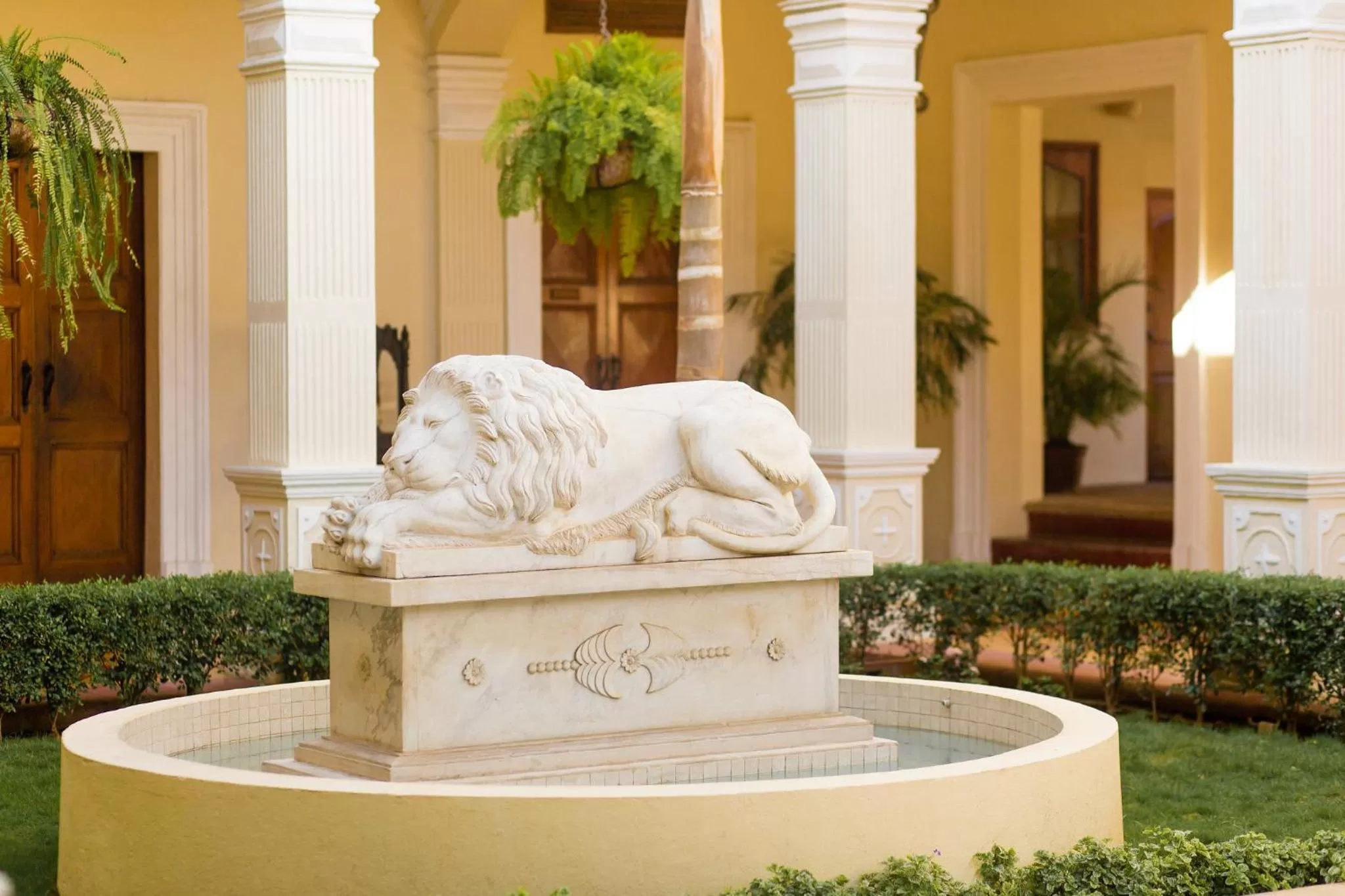 Swimming pool in Hotel la Perla Leon