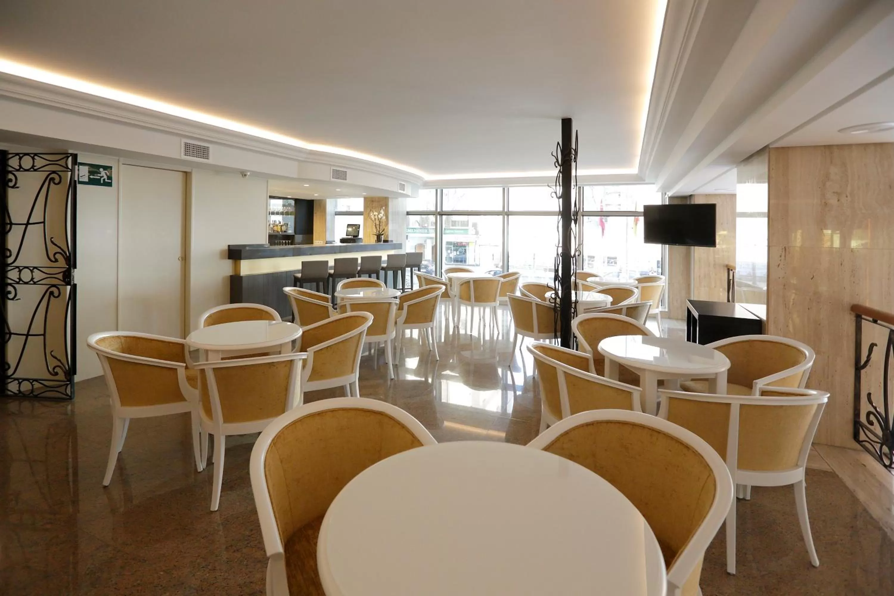 Lounge or bar in Sercotel Alfonso XIII