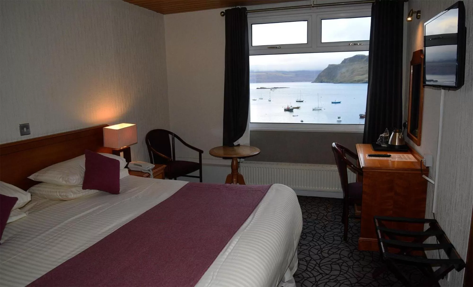 Bed in The Royal Hotel