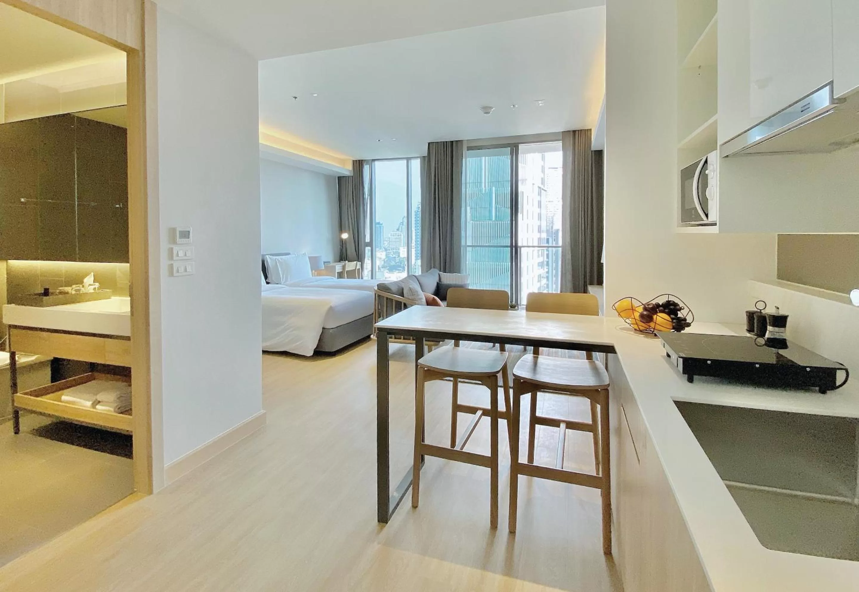 TV and multimedia, Bed in Oakwood Suites Bangkok